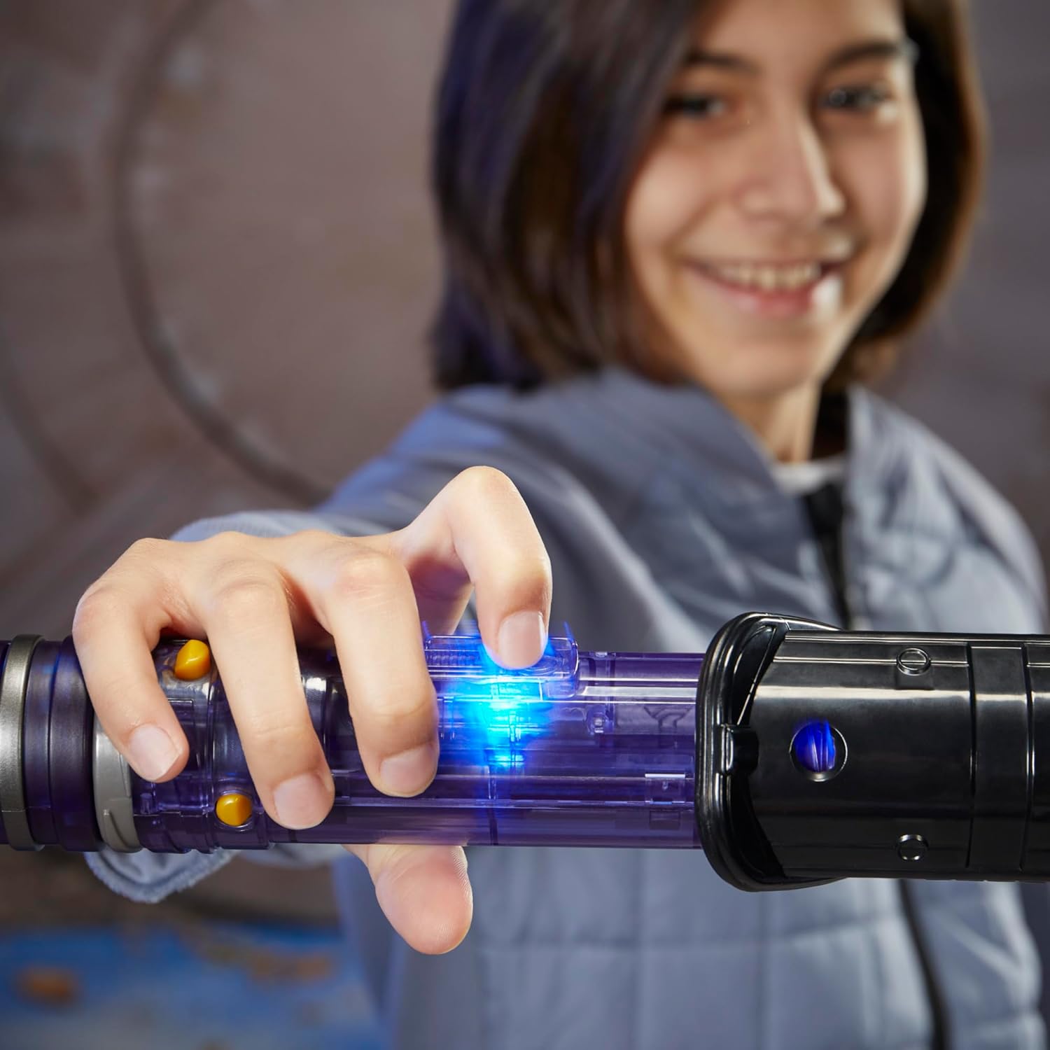 Thumbnail 2 de Star Wars Lightsaber Forge Kyber Core Darksaber Electronic Toy – A Customisable Roleplay Accessory for Kids 4+