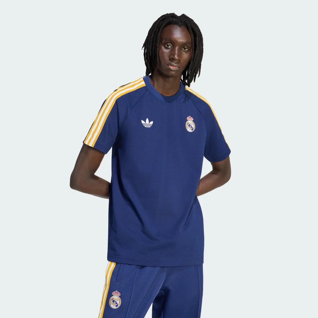 Detalle de Camiseta Real Madrid Originals de Adidas — azul, para fanes que buscan comodidad y estilo