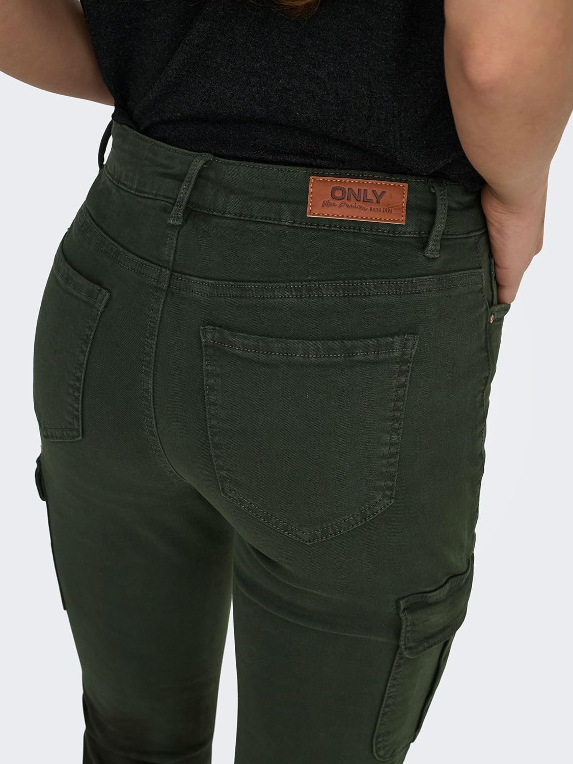 Detalle de ONLY Cargo Trousers ONLMISSOURI Slim Fit – Pantaloni cargo lunghi con elastico alle caviglie