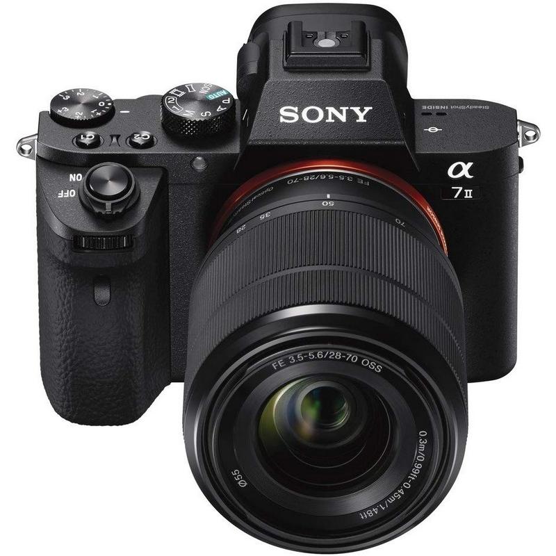 Detalle de Sony Alpha 7 II 24.3MP con estabilización de 5 ejes y objetivo FE 28-70mm OSS