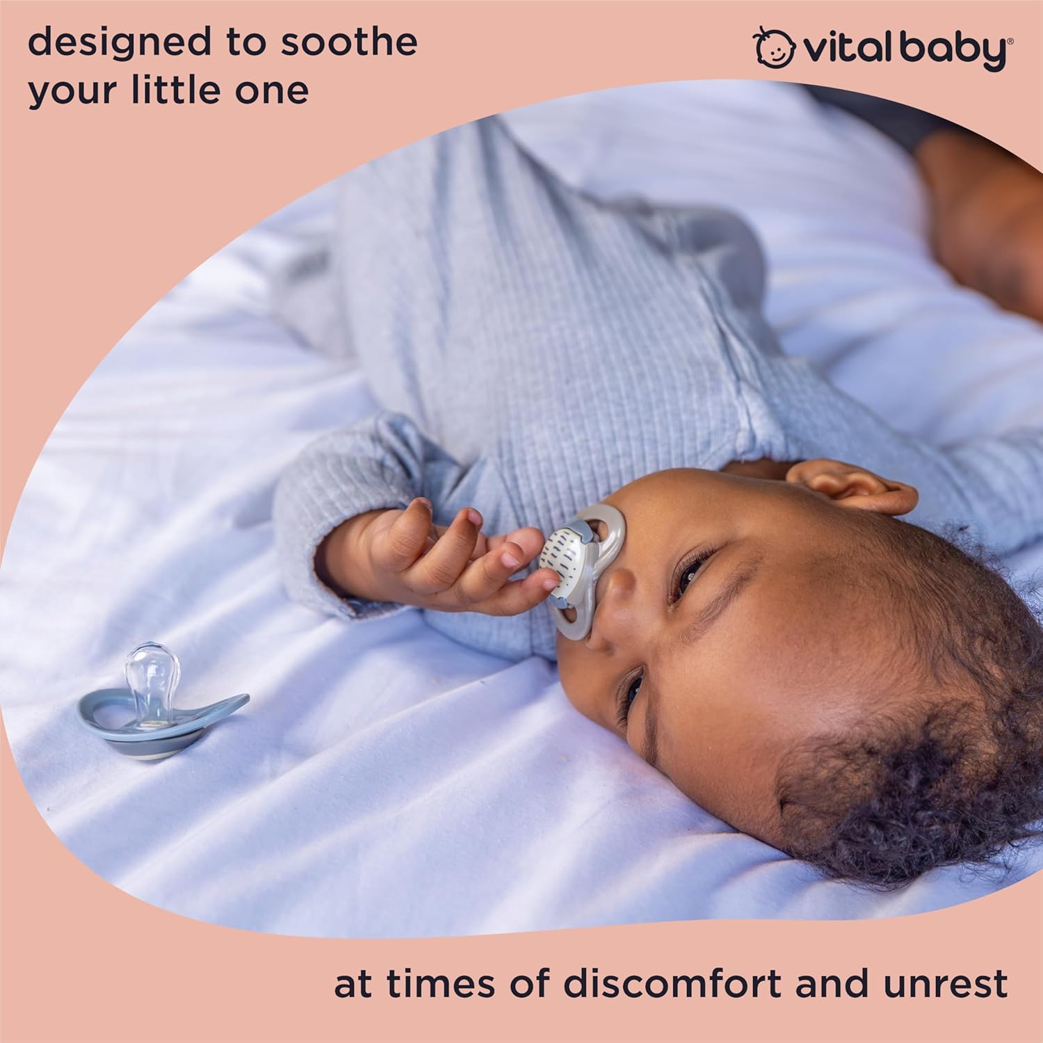 Thumbnail 4 de Vital Baby Soothe Airflow Dummies 6-18m+: Symmetrical Teat, Skin-Friendly, Day & Night Soothers (6 Pack)