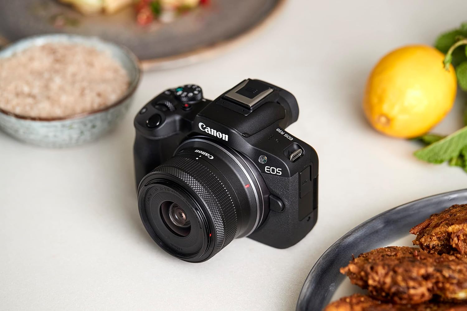 Detalle de Canon EOS R50 + RF-S 18-45mm F4.5-6.3 IS STM kit (24.2MP APS-C, UHD 4K, vari-angle touchscreen)