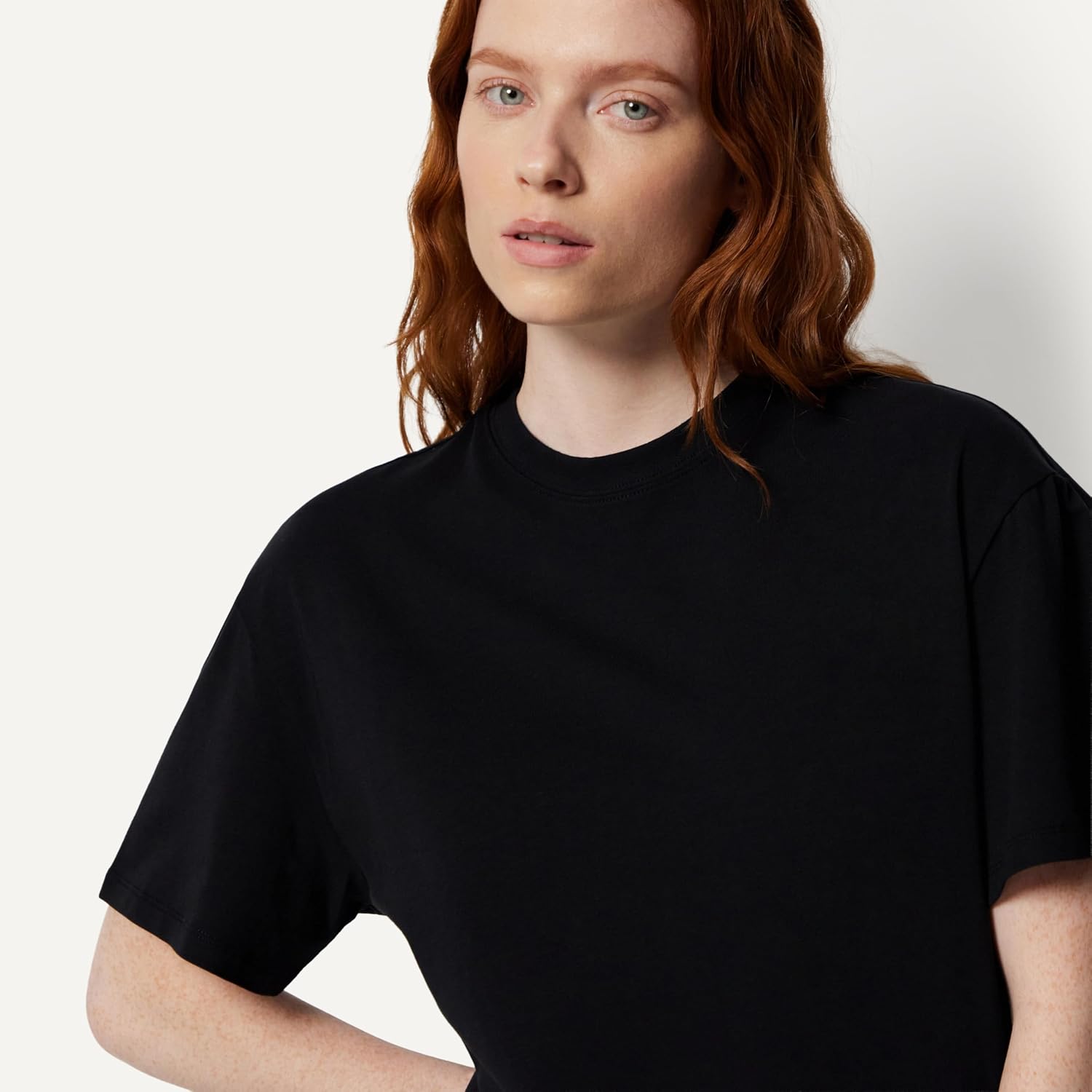 Detalle de Amazon Essentials Damen Oversized Shirt mit Rundhalsausschnitt – Kurzarm, Übergröße