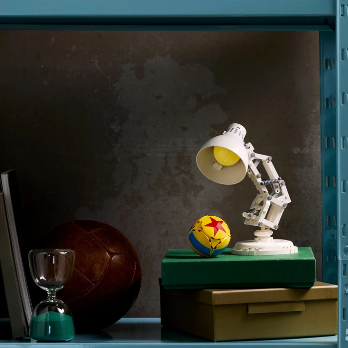 Thumbnail 1 de LEGO Ideas Disney Pixar Luxo Jr. 21357 – Kult-Figur mit beweglichen Armen (613 Teile)