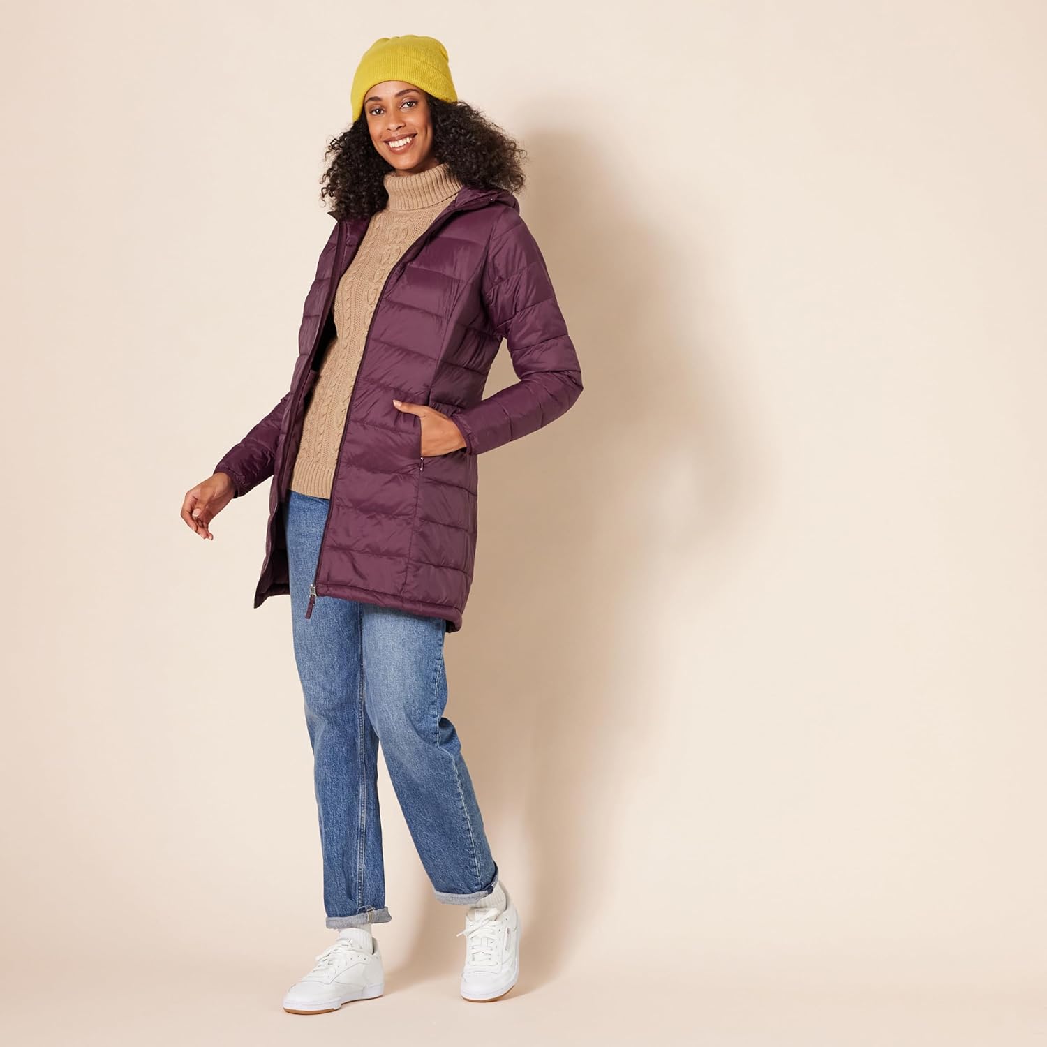 Thumbnail 3 de Amazon Essentials Women's Lightweight Water-Resistant Packable Hooded Puffer Coat (Plus Size)