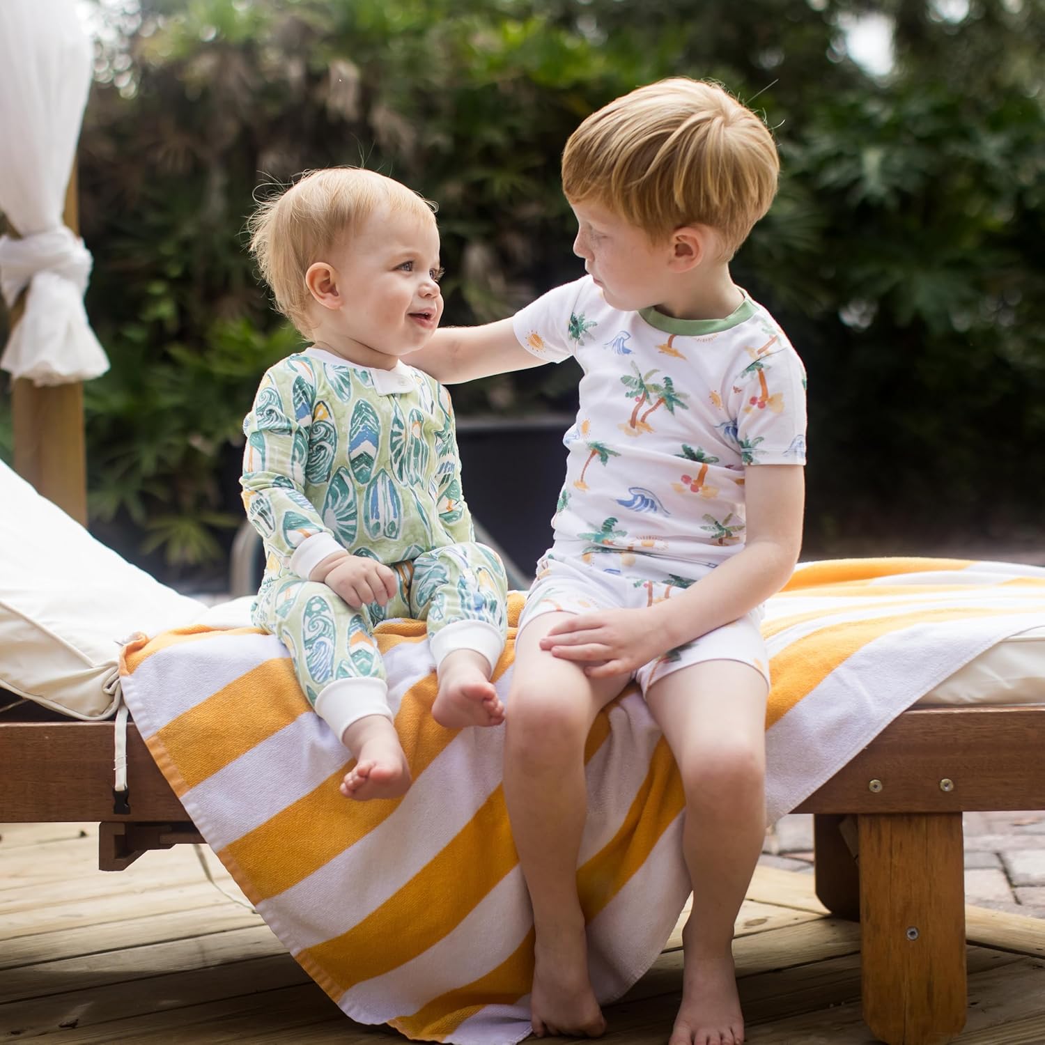 Detalle de Burt's Bees Baby Unisex Pajamas: 2-Piece Short Sleeve Tee & Shorts Set, 100% Organic Cotton