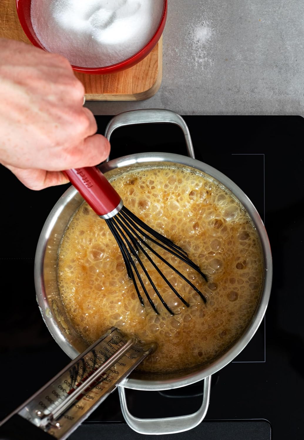 Thumbnail 5 de KitchenAid Classic Silicone Whisk, Empire Red, Heat-Resistant Silicone Head