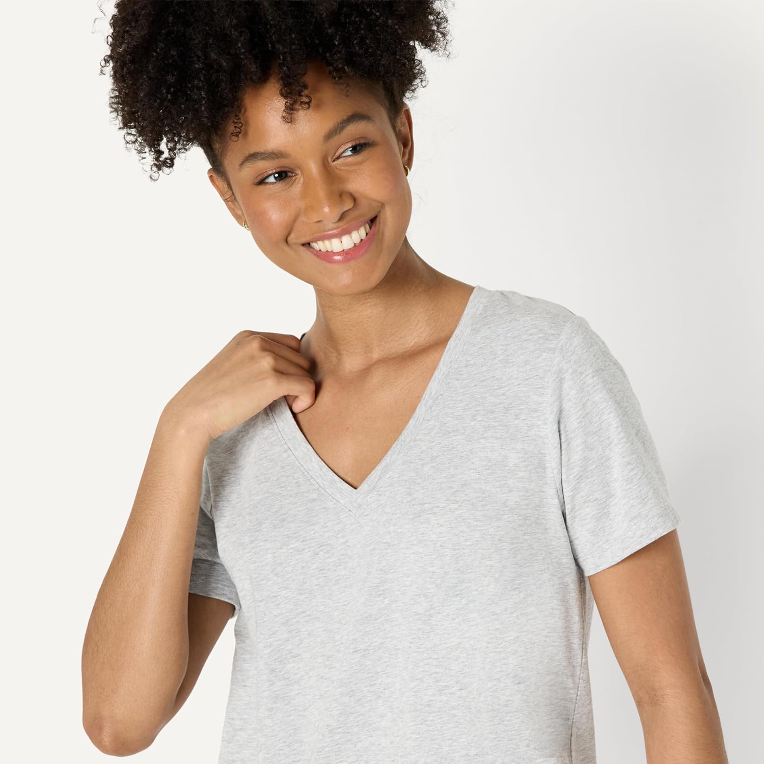 Thumbnail 2 de Amazon Essentials Damen Active Soft Cotton Leichtes Yoga-Workout-T-Shirt mit V-Ausschnitt und kurzen Ärmeln – Relaxed Fit