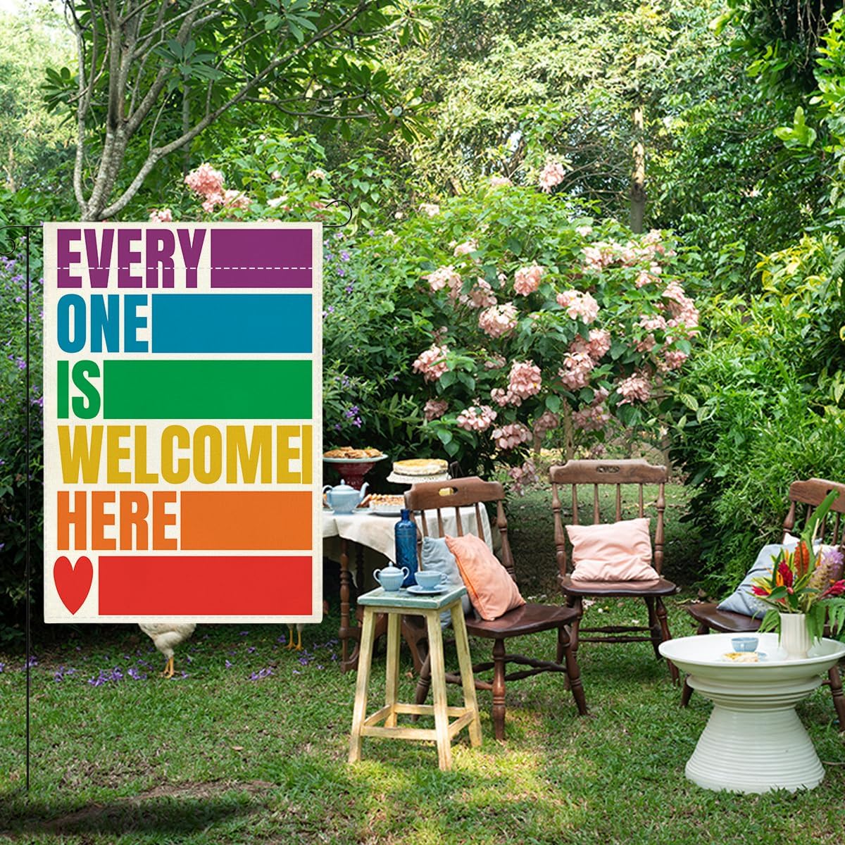 Detalle 2 de Rainbow Pride Garden Flag, 12 x 18 Inches