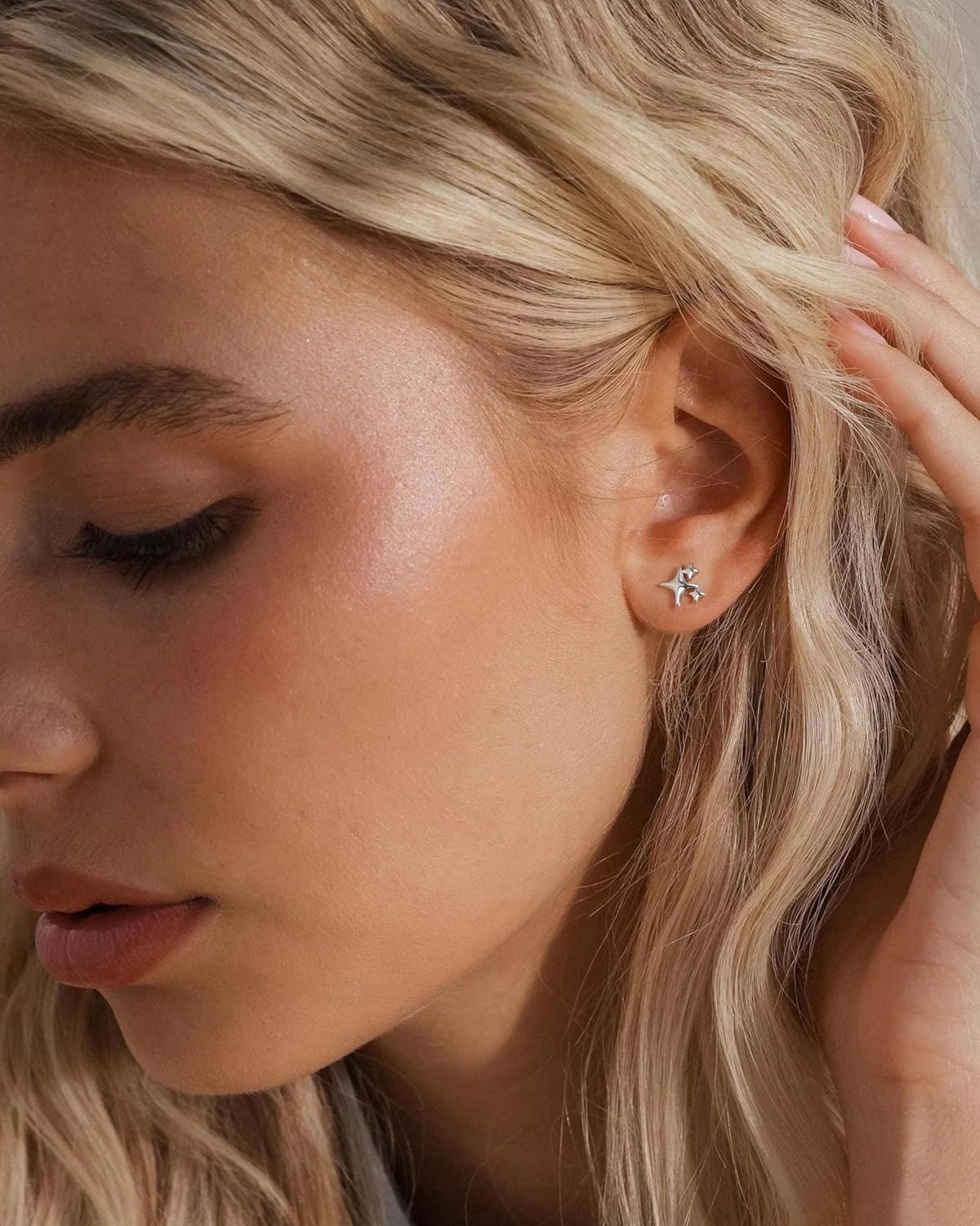 Detalle de MUMREUES Ohrringe Gold 14 Karat Vergoldet Stern – Minimalistische Sternstecker, hypoallergen