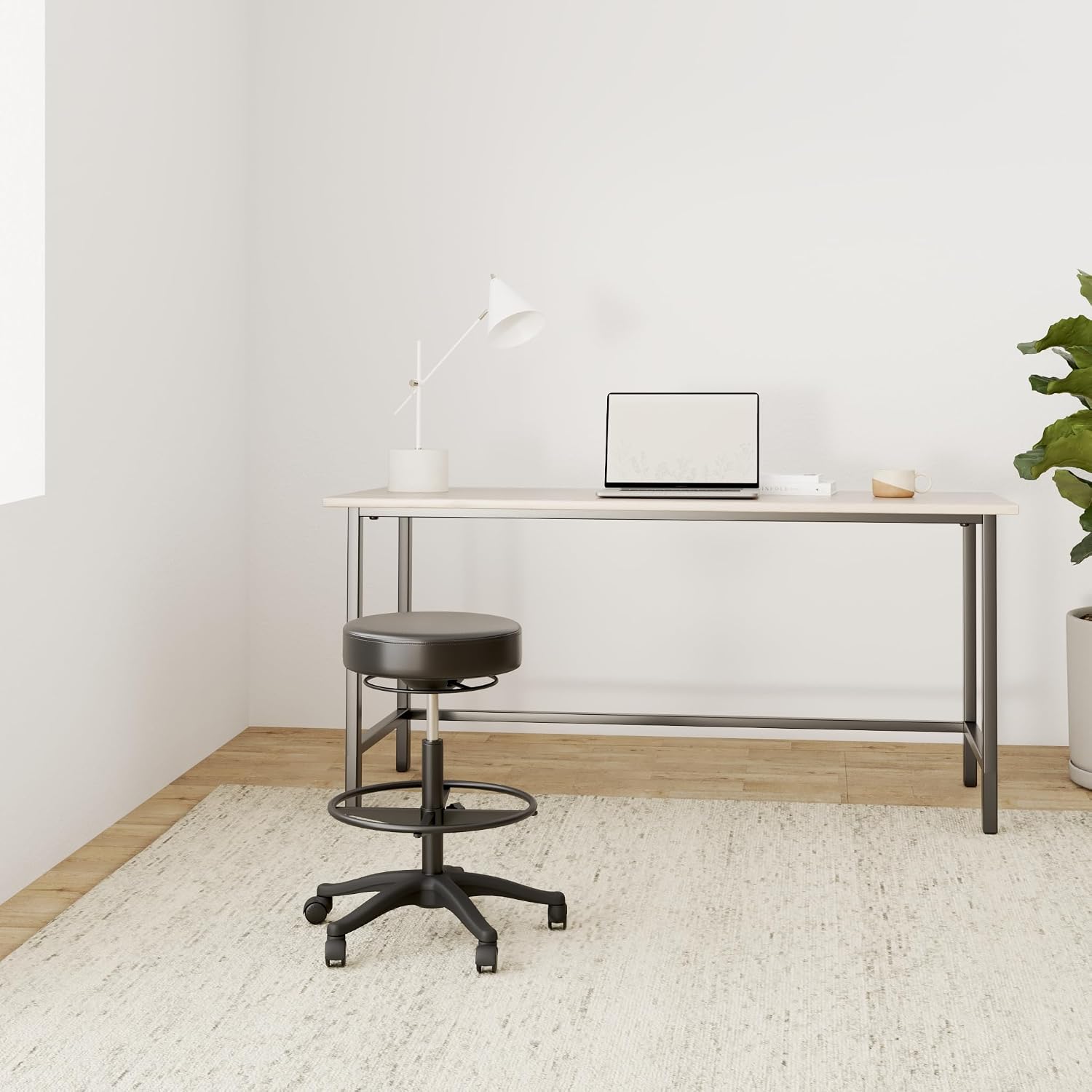 Detalle 2 de SONGMICS Arbeitshocker OSC007B01 mit drehbarem Sitz und verstellbarer Höhe (59,5–81 cm)