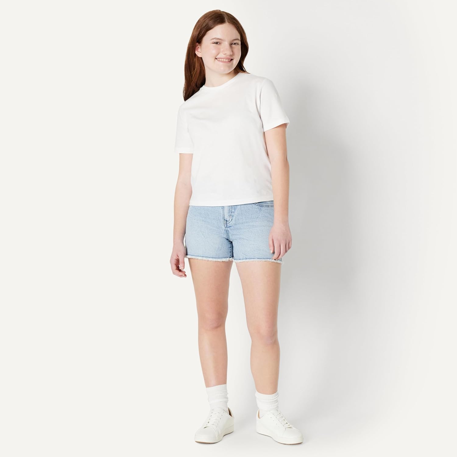 Thumbnail 2 de Amazon Essentials Mädchen Jeansshorts – Mittlerer Stretchanteil, Mittelhoher Bund, Offener Saum