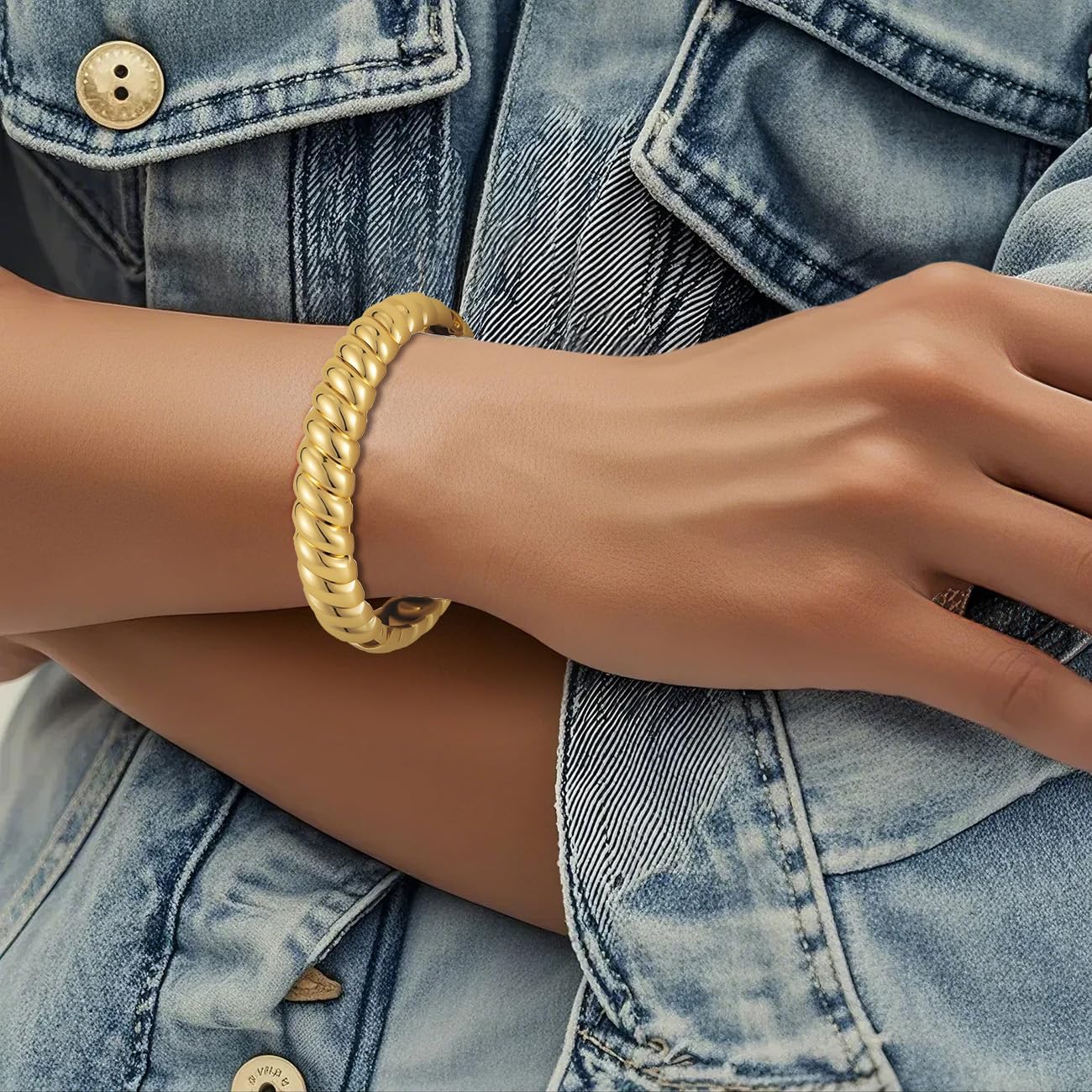 Thumbnail 3 de Emibele Gold Breit Manschette Armband Stack (2er-Set) – 18K vergoldet, offener Armreif mit Teardrop-Scharnier