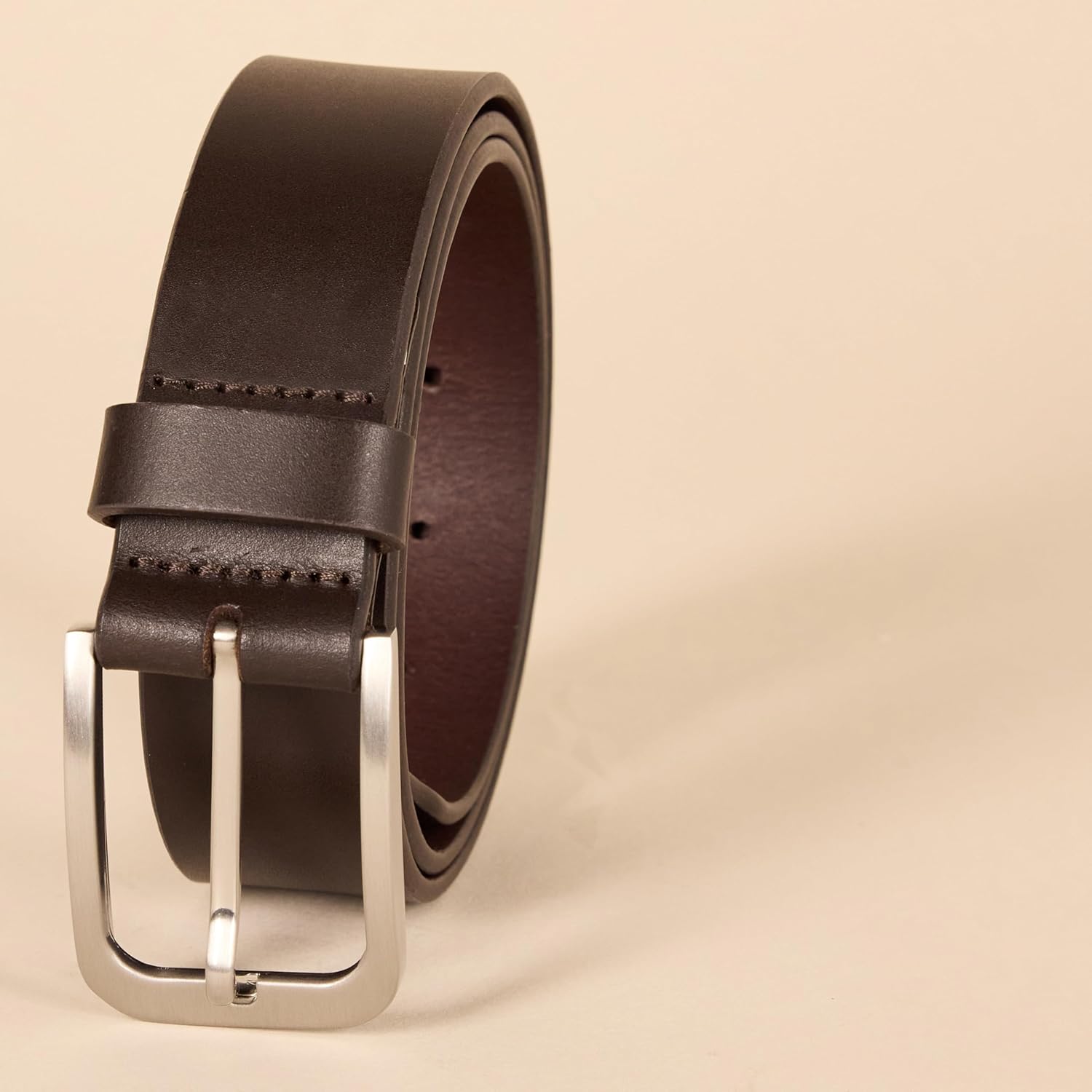 Thumbnail 1 de Amazon Essentials Herren klassischer Jeans-Ledergürtel mit Echtlederband und Metallschnalle