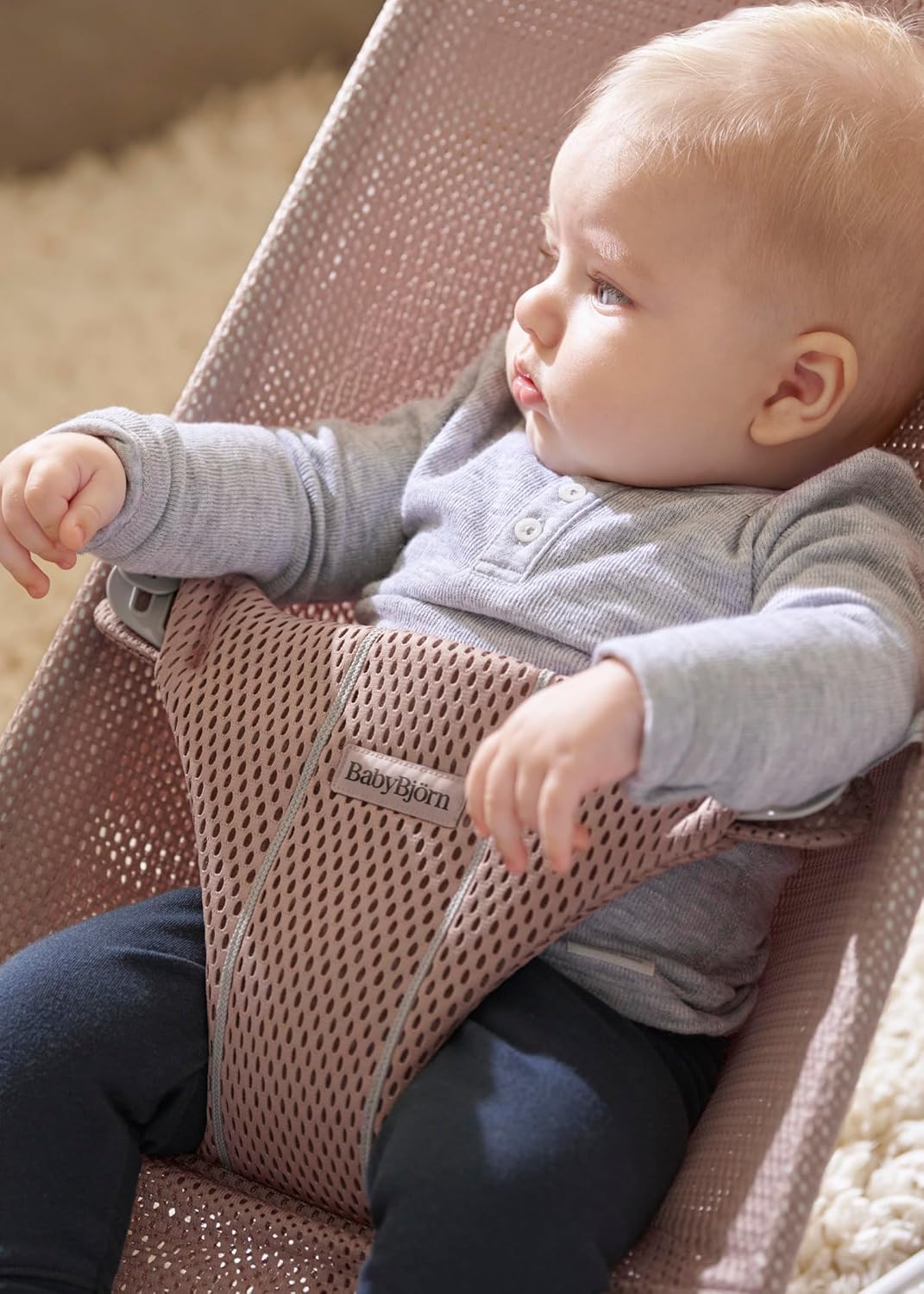 Thumbnail 2 de BabyBjörn Bliss Sdraietta Mesh Rosa Polvere: ergonomica, leggera e da nascita