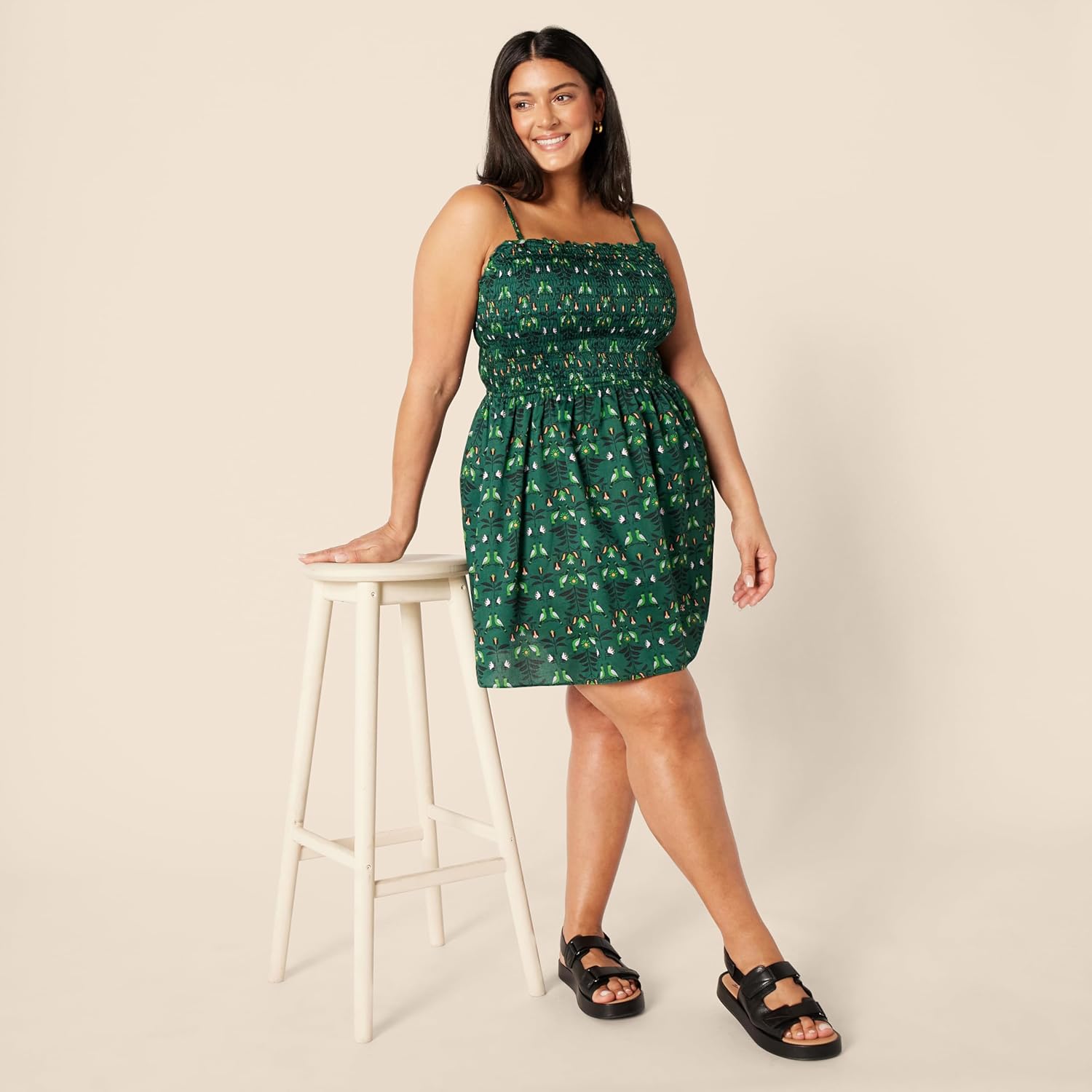 Thumbnail 6 de Amazon Essentials Damen Regular-Fit-Kurzkleid aus Baumwollsatin mit Gesmoktem Mieder