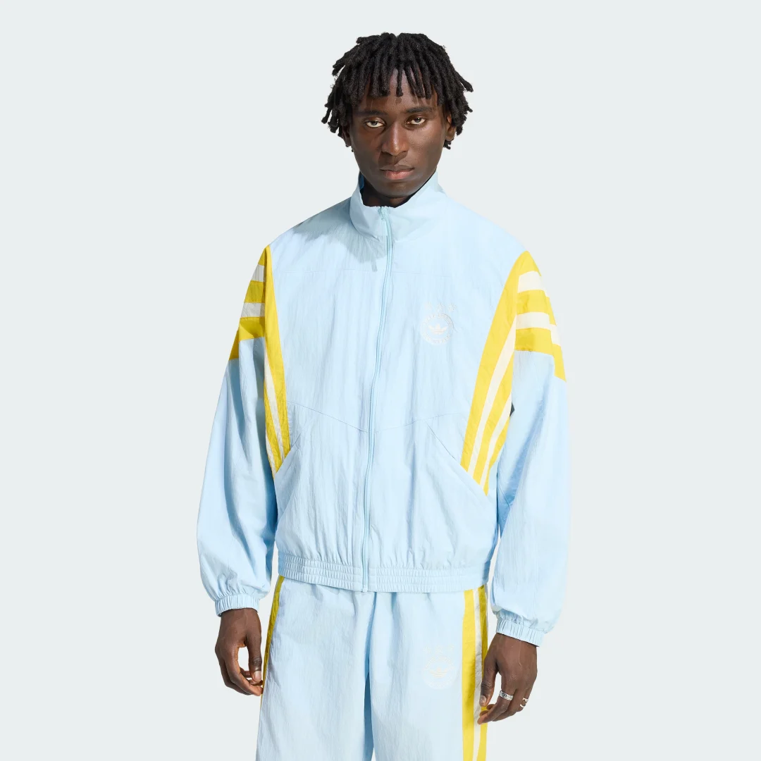 Detalle de Chaqueta Originals Santiago de Adidas: estilo urbano y comodidad para el día a día
