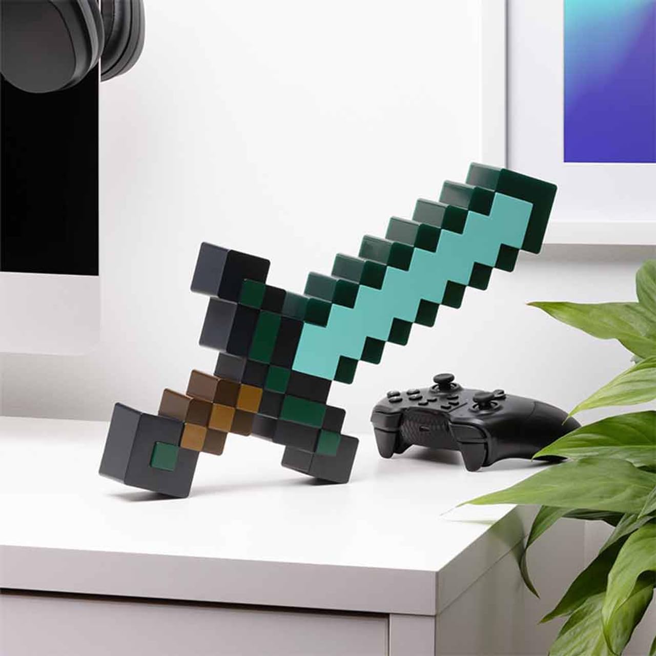 Thumbnail 1 de Minecraft Diamantschwert Licht – Offiziell lizenziertes Merchandise, 40 cm, 3 Lichtmodi mit Sound-Reaktion