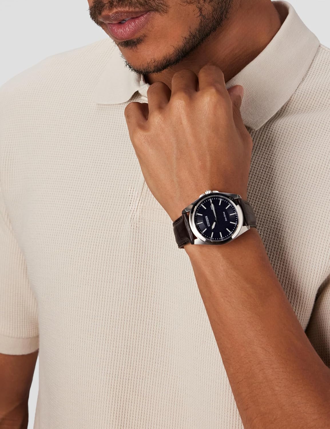 Detalle de Citizen Leather AW1231-07E Montre-Bracelet pour hommes : élégance Eco Drive