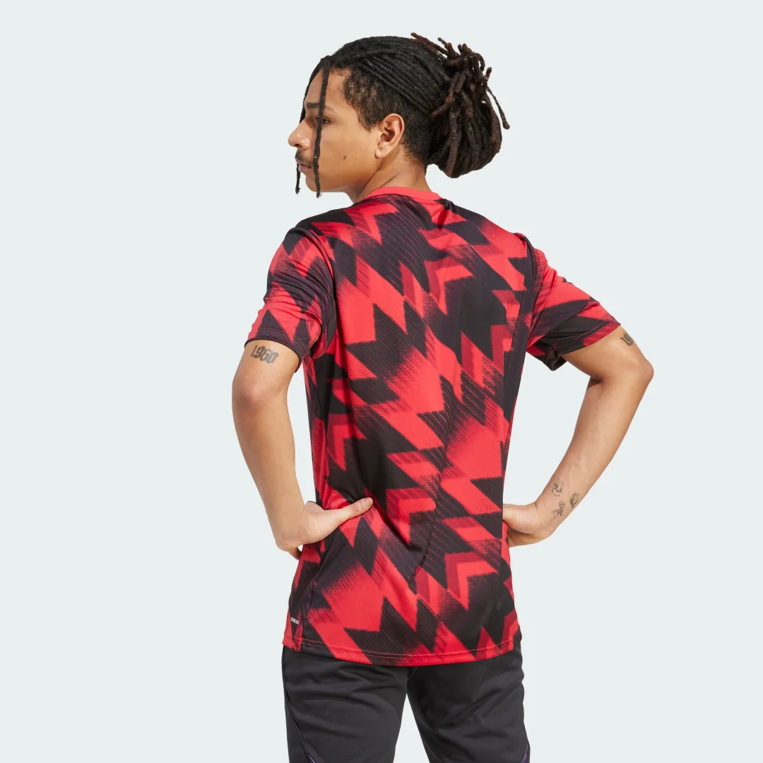 Detalle 2 de Camiseta de calentamiento Manchester United 25/26 – Adidas