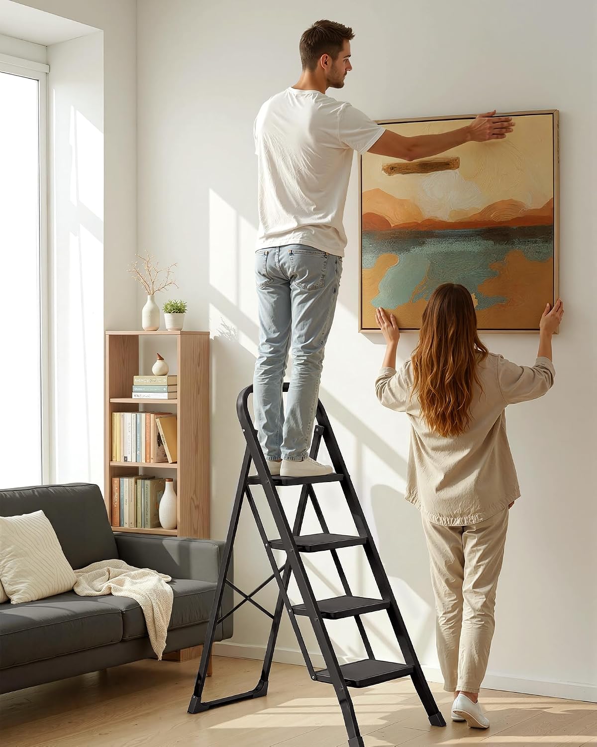 Detalle 2 de SONGMICS GSL004BZ01 trapladder met 4 treden, inklapbaar, 150 kg, zwart