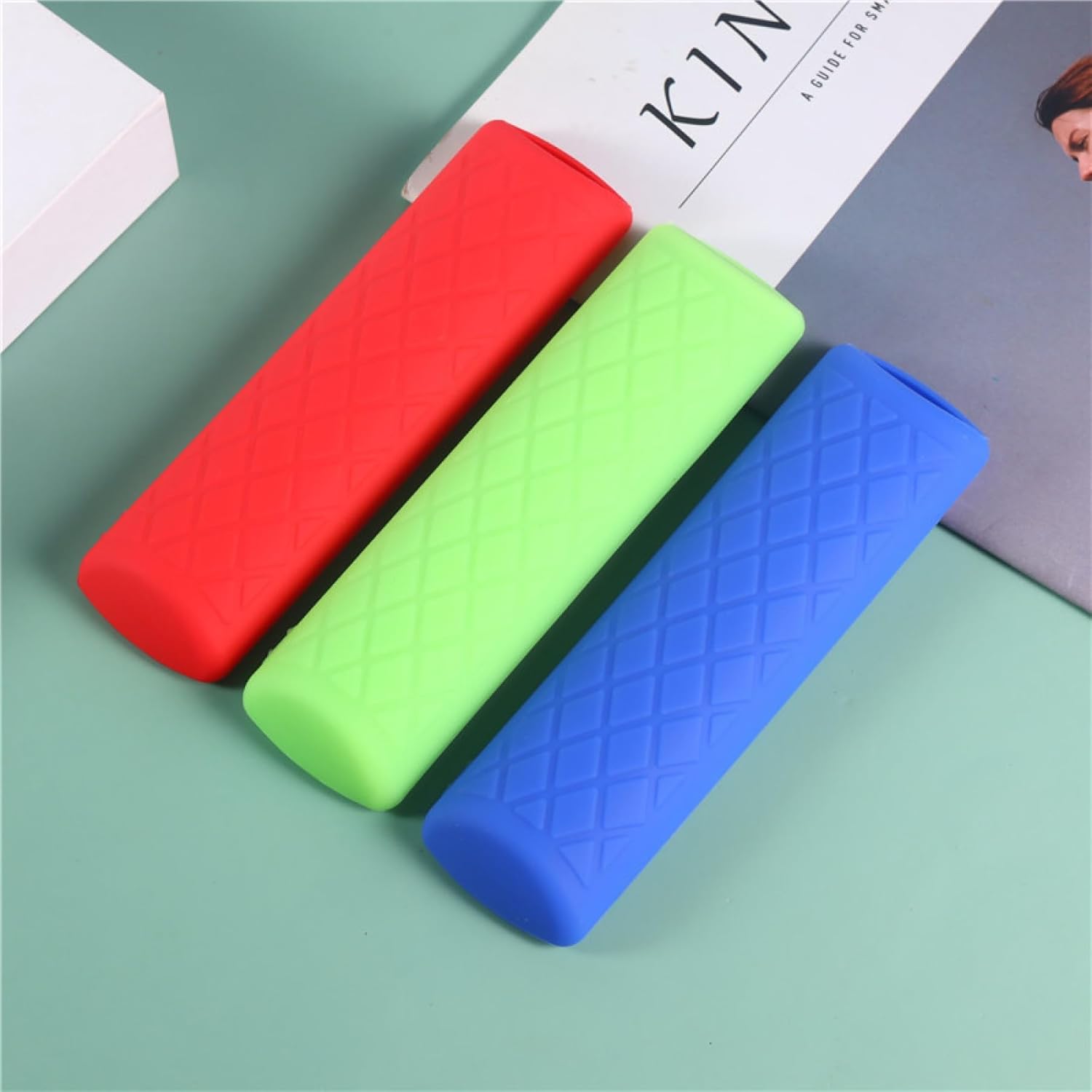 Thumbnail 4 de [2 Pack] Silicone Remote Cover for 3rd Gen 4K / HD Streaming Remote Controllers with Lanyard – Pink & Purple