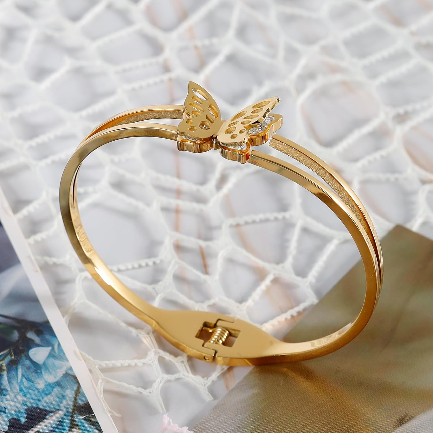 Detalle de MILAKOO Gold Armreif für Damen aus Edelstahl mit Federverschluss – Boho „Open“ Bangle Bracelet