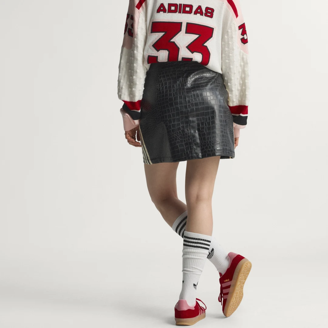 Thumbnail 1 de MINIFALDA DE POLIPIEL de Adidas en negro: una opción de estilo urbano
