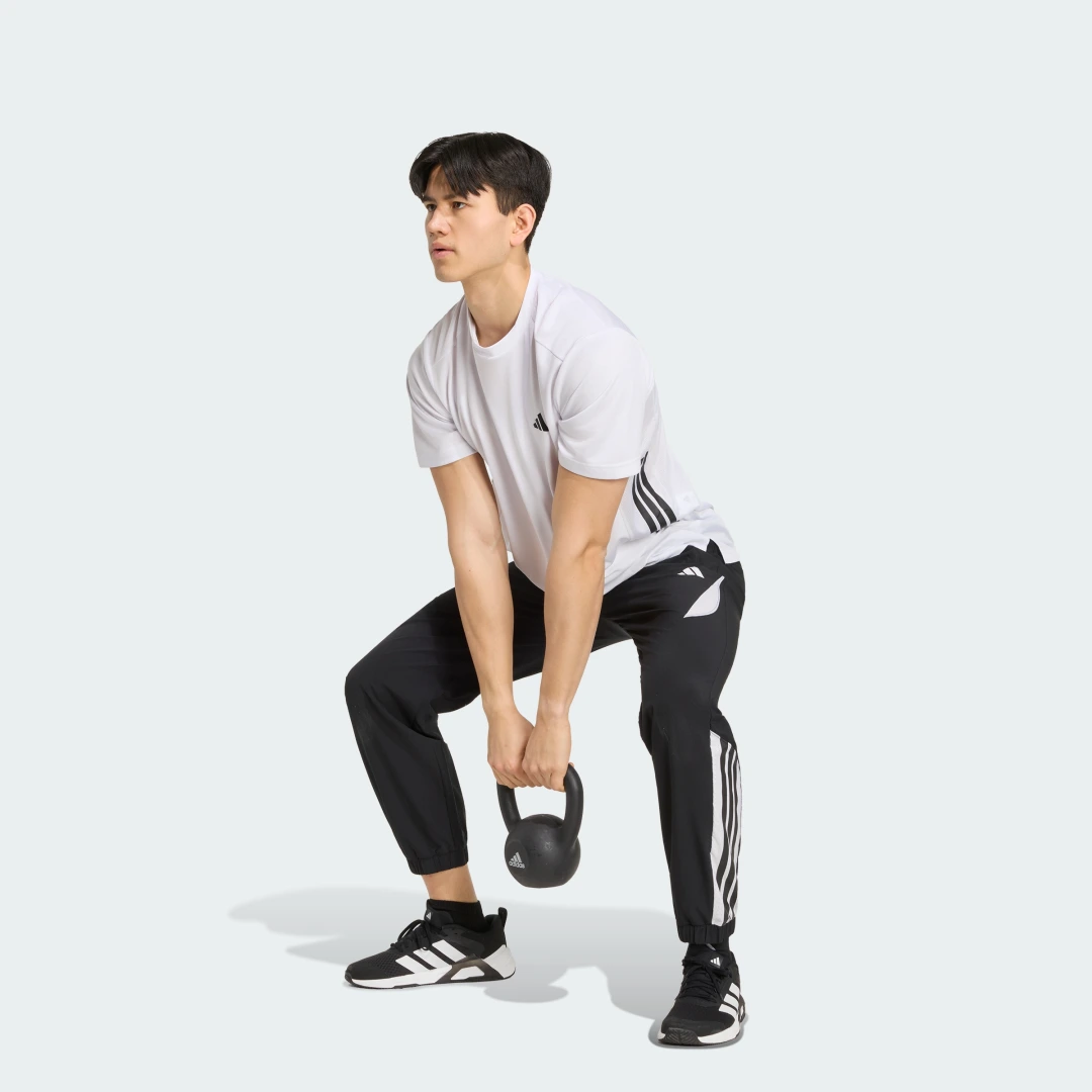 Detalle de Pantalón de Entrenamiento Tech Essentials de Adidas – negro