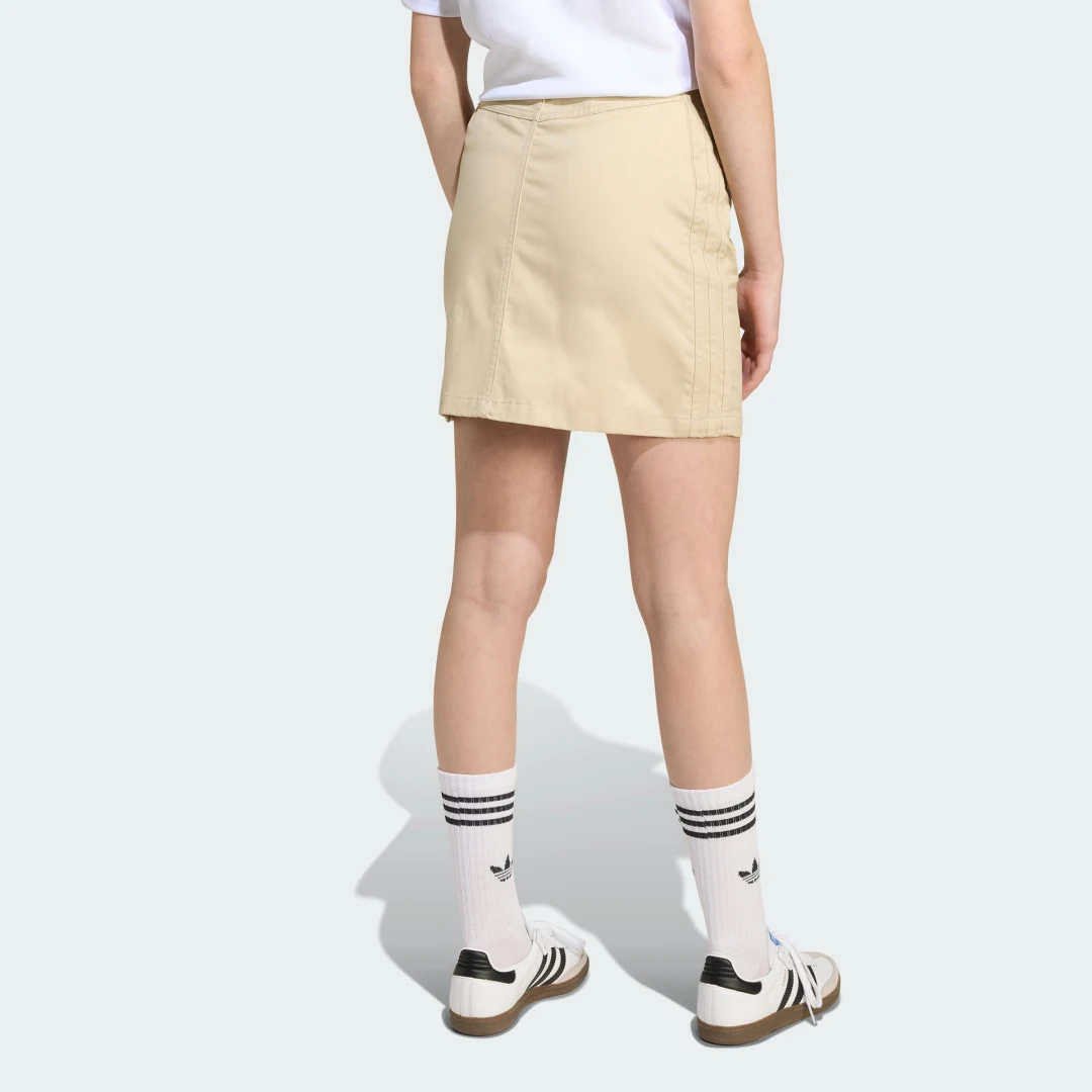 Detalle 2 de Tw ill Skirt Kids de Adidas: falda cómoda y versátil para peques