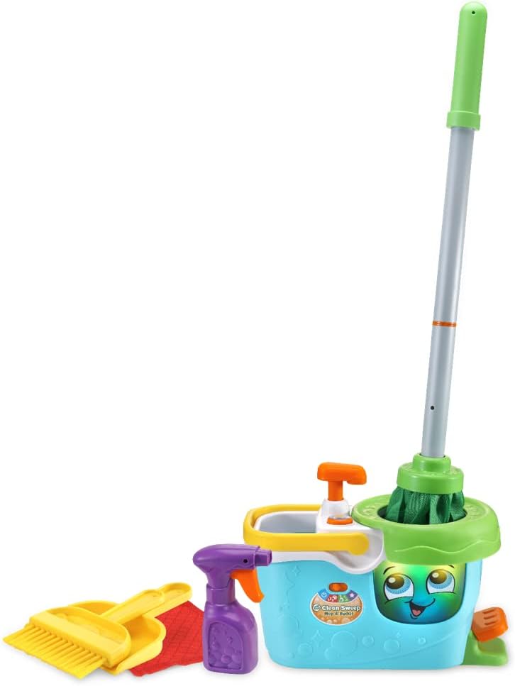 Detalle 2 de LeapFrog Clean Sweep Mop & Bucket interactive pretend play set (3–5 years)