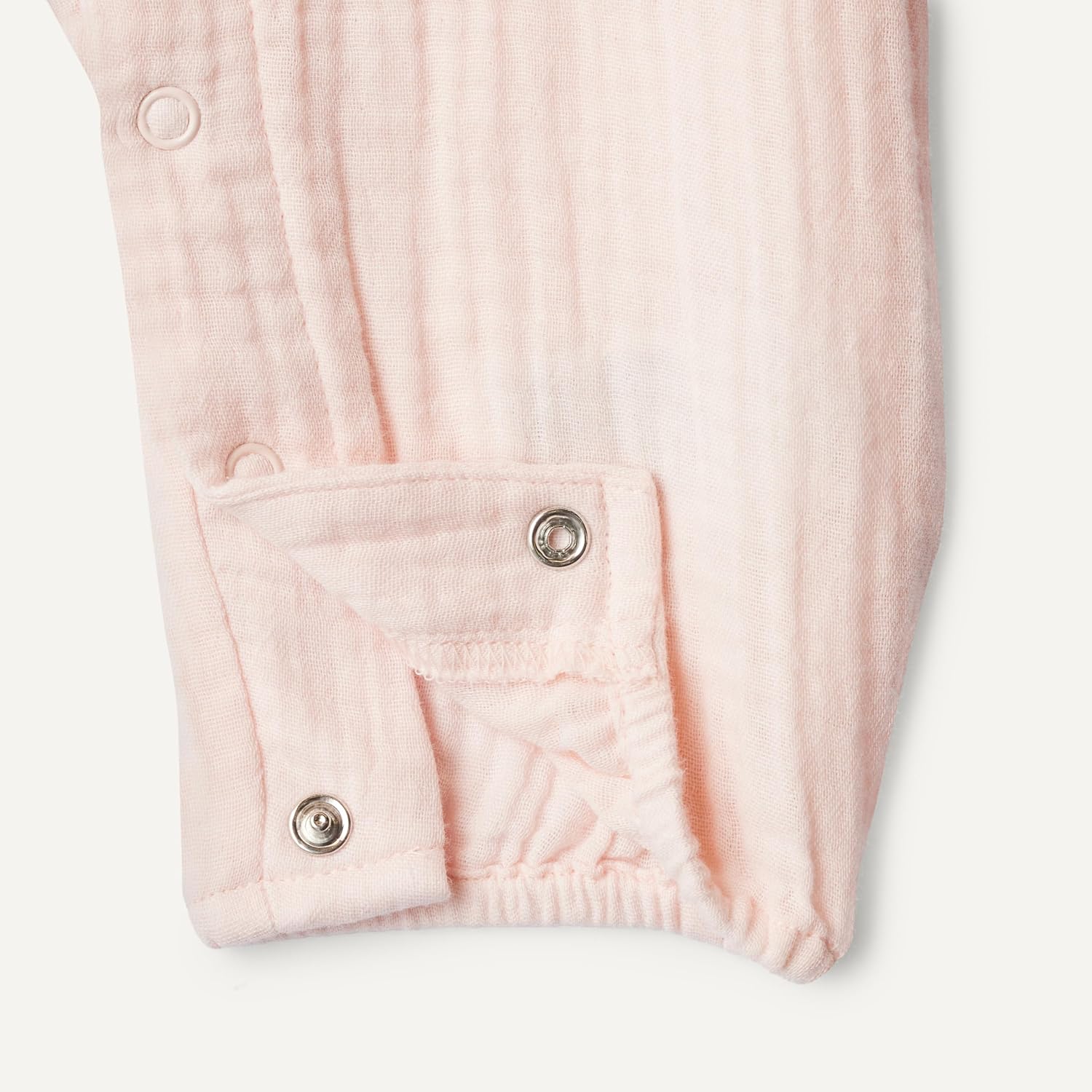 Detalle de Amazon Essentials x Sofia Grainge Unisex Baby Langärmeliger Strampler aus Baumwollgaze