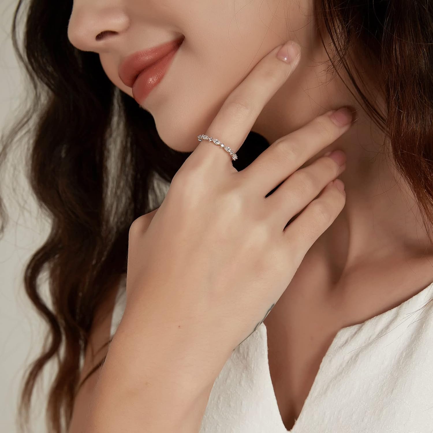 Thumbnail 4 de Titaniumcentral Damen Vorsteckring, schmal, 36K vergoldet, Eternity Zirkonia – minimalistischer Verlobungs- und Ehering