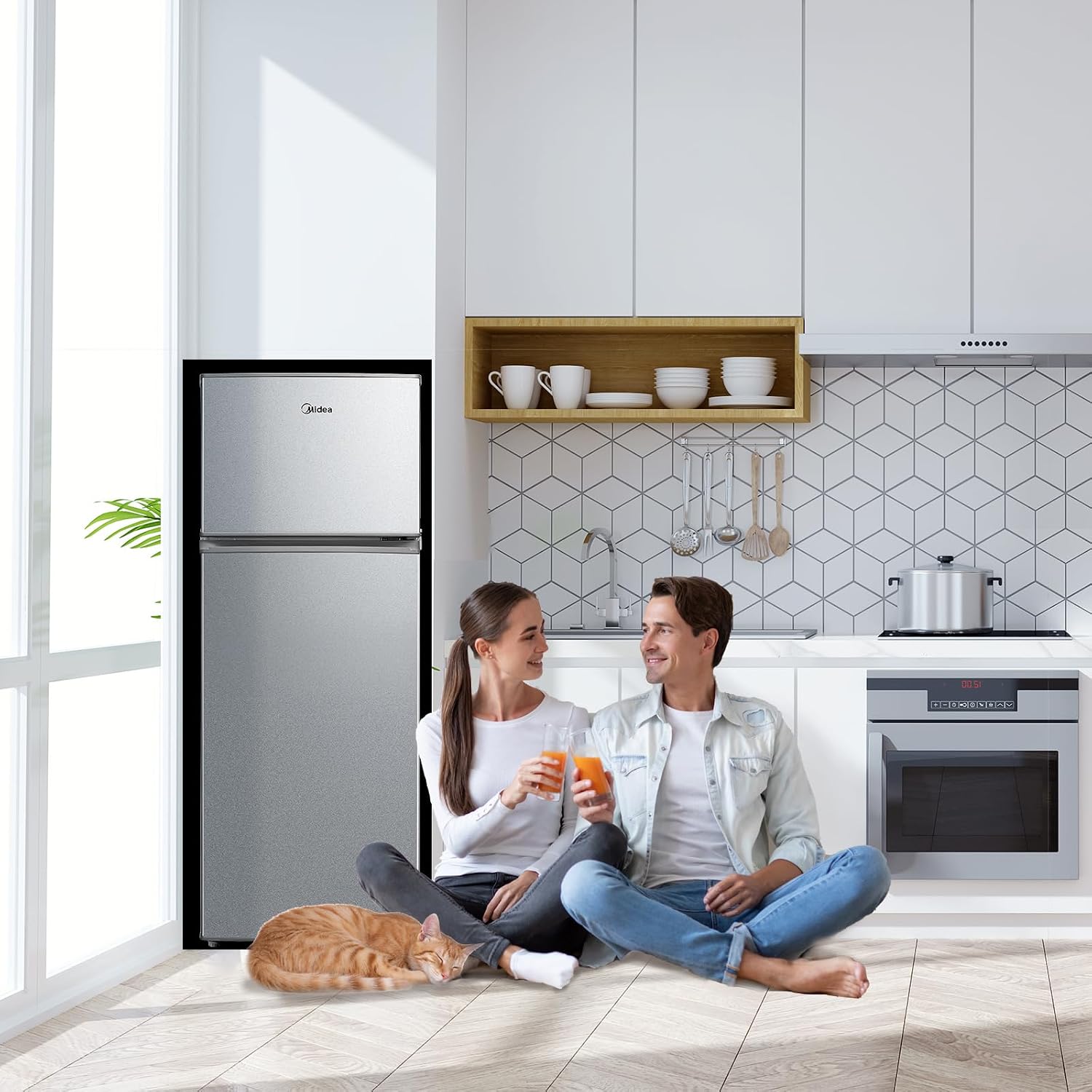 Detalle de Frigorífico Midea de 2 puertas 204 L con congelador Low Frost, 140 cm alto, acero inox