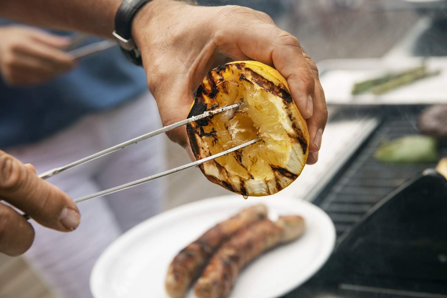 Detalle 2 de RÖSLE Spitzzange 31 cm – hochwertige Zange zum präzisen Wenden und Greifen beim Grillen und Braten