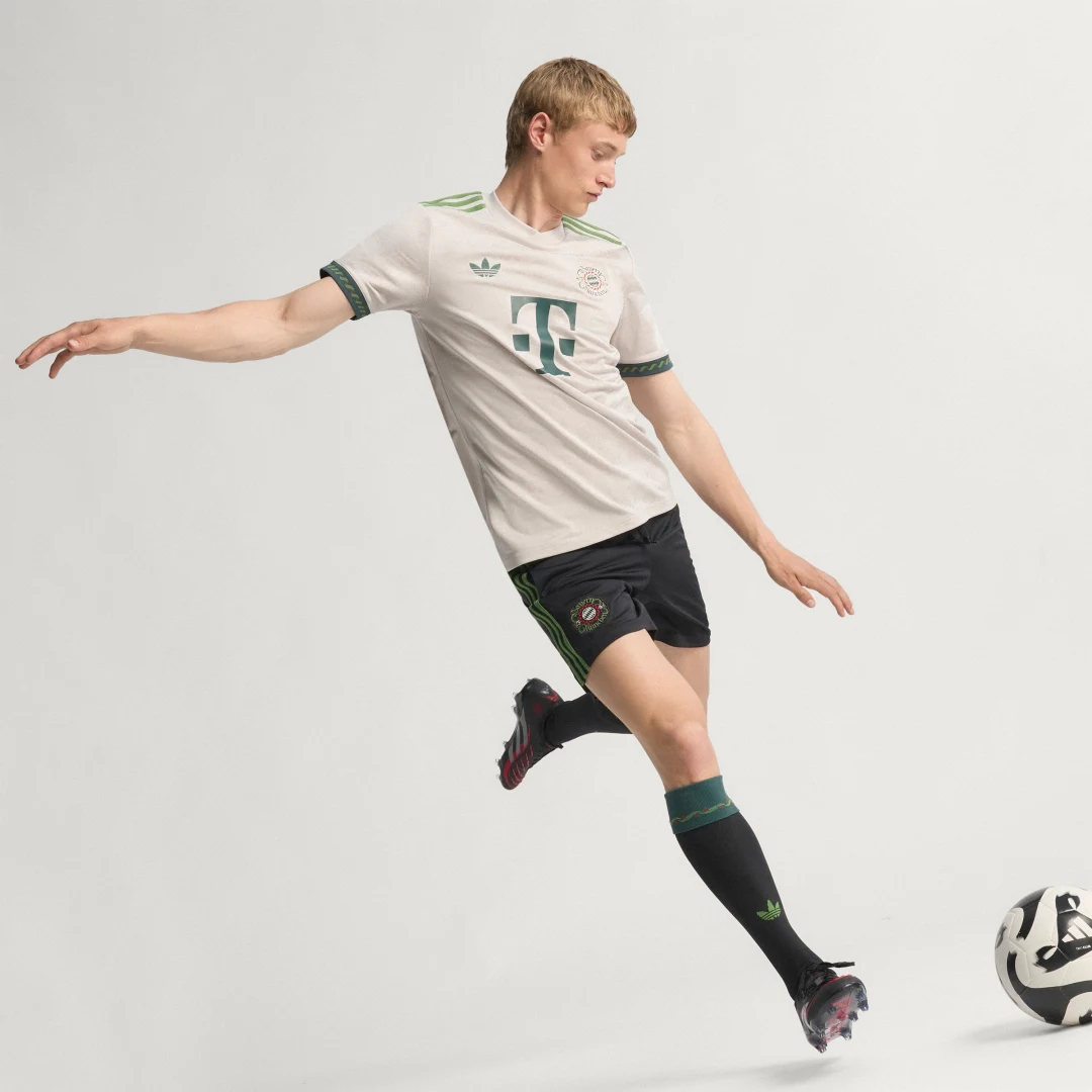 Detalle de Camiseta FC Bayern 25/26 Wiesn Beige – Adidas