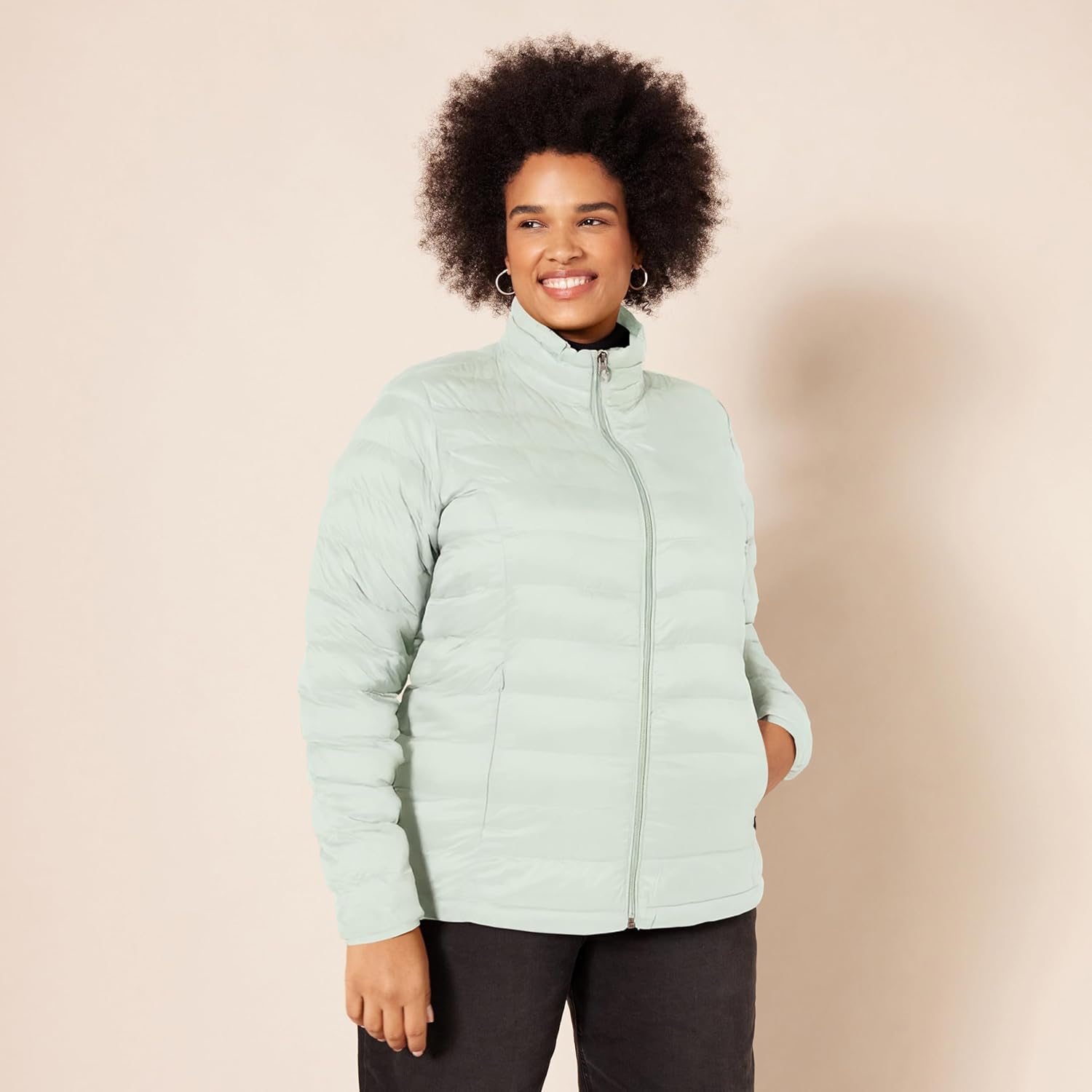 Thumbnail 4 de Amazon Essentials Women's Lightweight Packable Puffer Jacket (Plus Size) – Water-Resistant and Ready to Travel