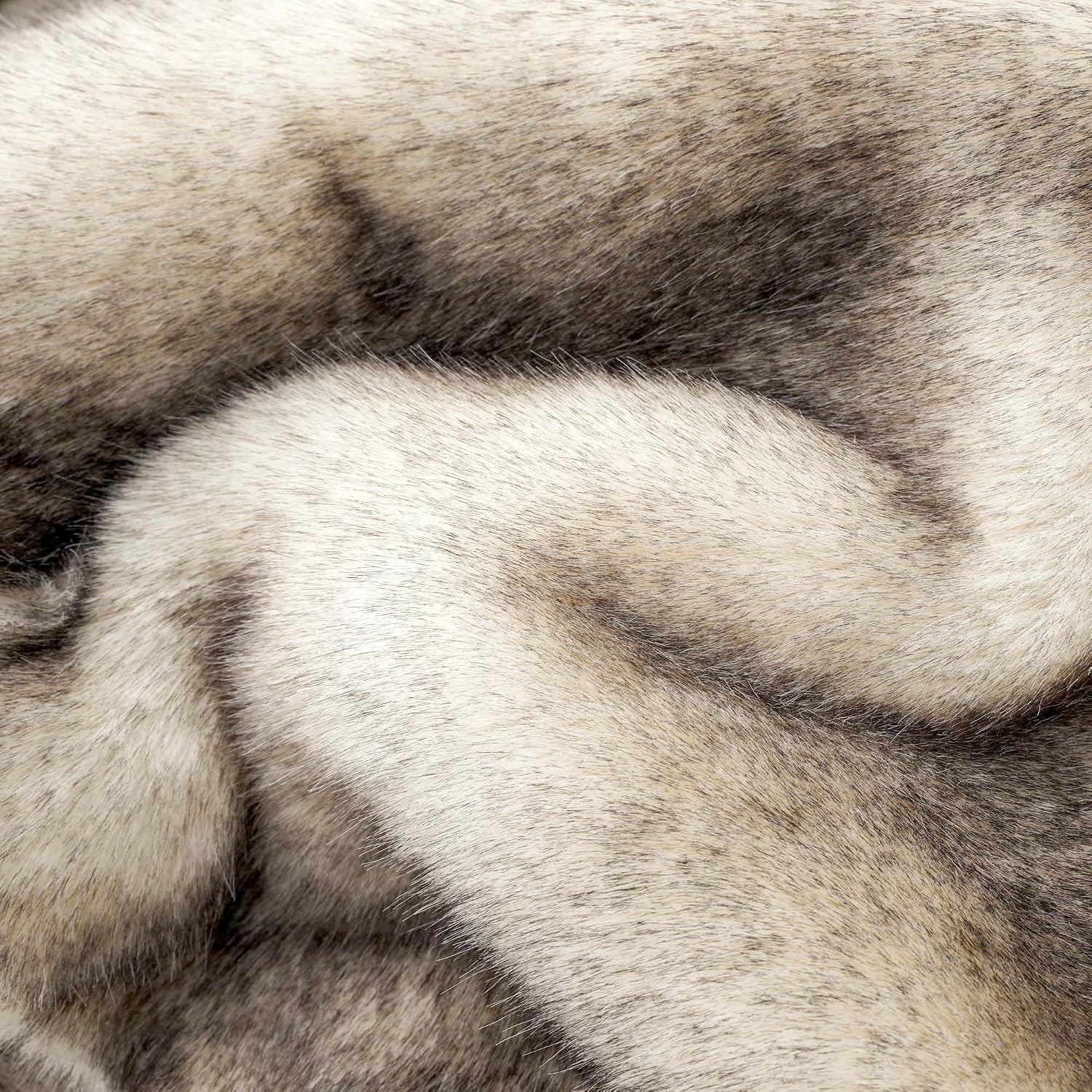 Detalle 1 de Battilo Luxury Faux Fur Throw Blanket, 50" x 60", Black-Tipped Reversible