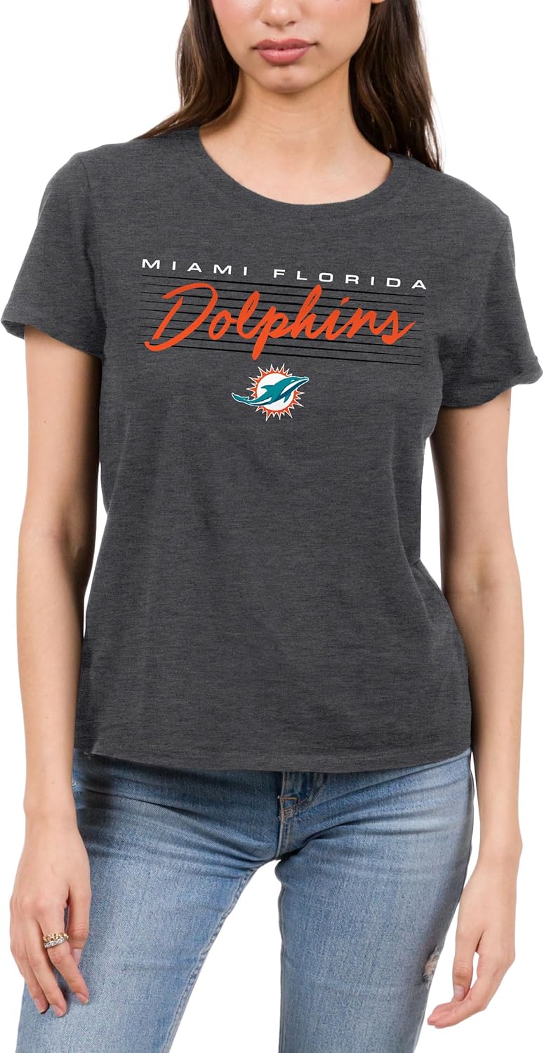 Thumbnail 4 de Junk Food NFL Women’s Retro Script Lines Buccaneers Short Sleeve Fan T-Shirt (Officially Licensed)