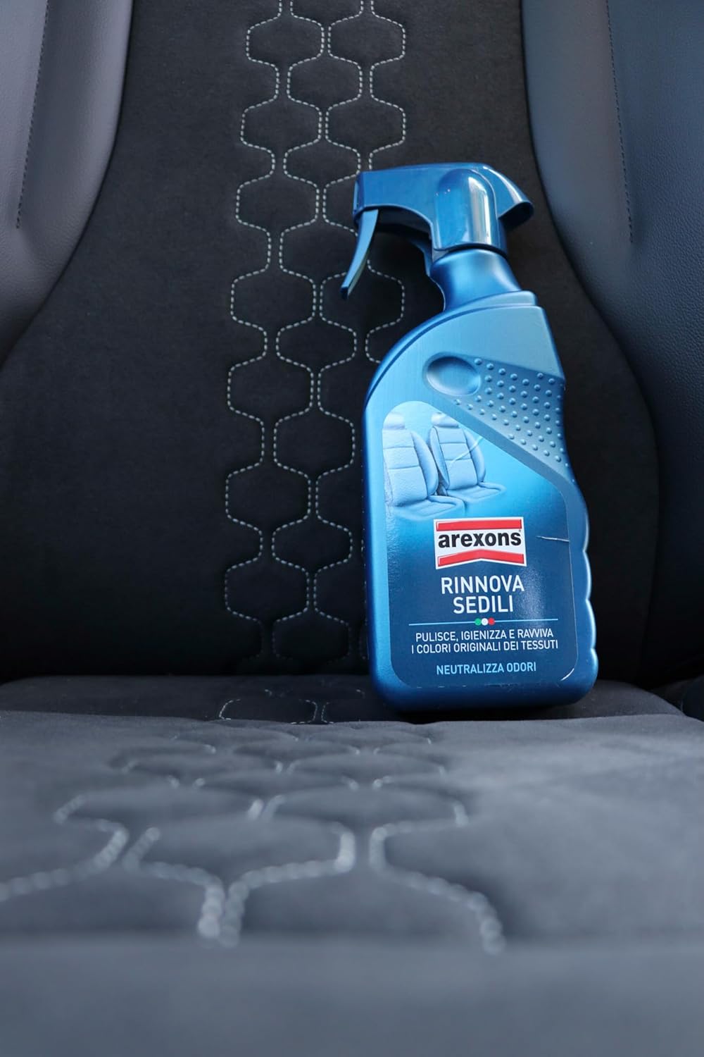 Detalle de AREXONS Rinnova Sedili: Detergente per tessuti auto, pulisce delicatamente e rinnova colori, elimina odori, 400 ml