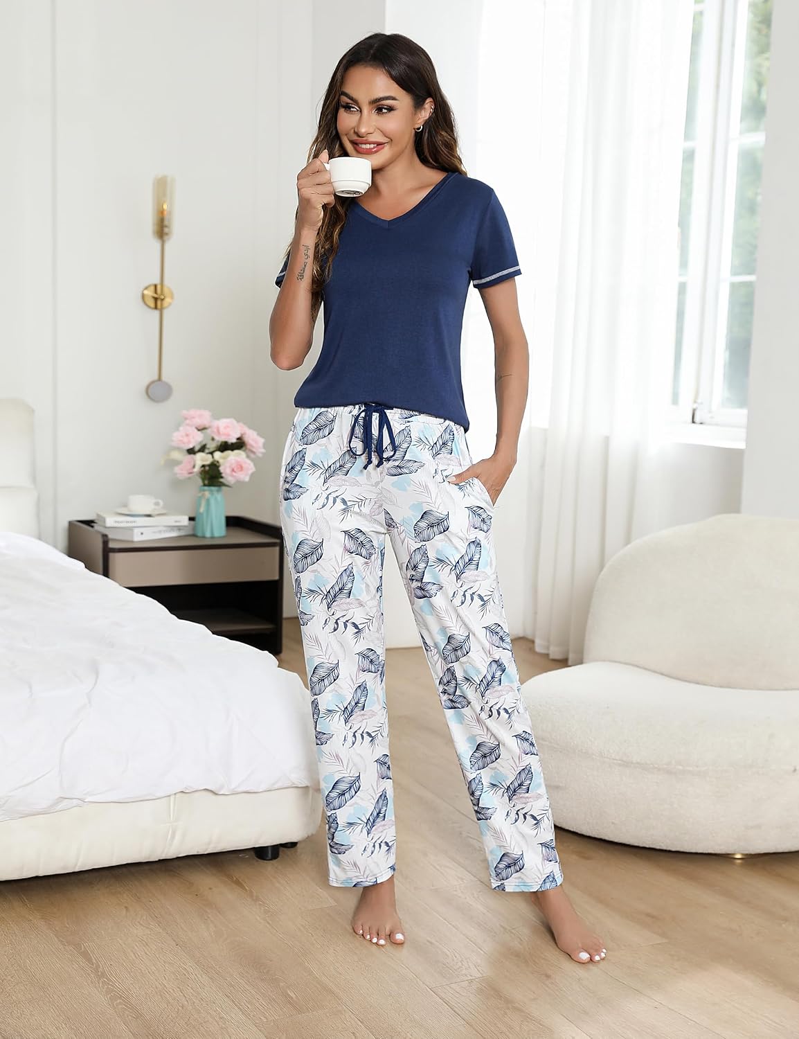Detalle de Litherday Damen-Schlafanzug aus Baumwolle mit Kurzarm-Shirt und Pyjamahose (2-teilig)