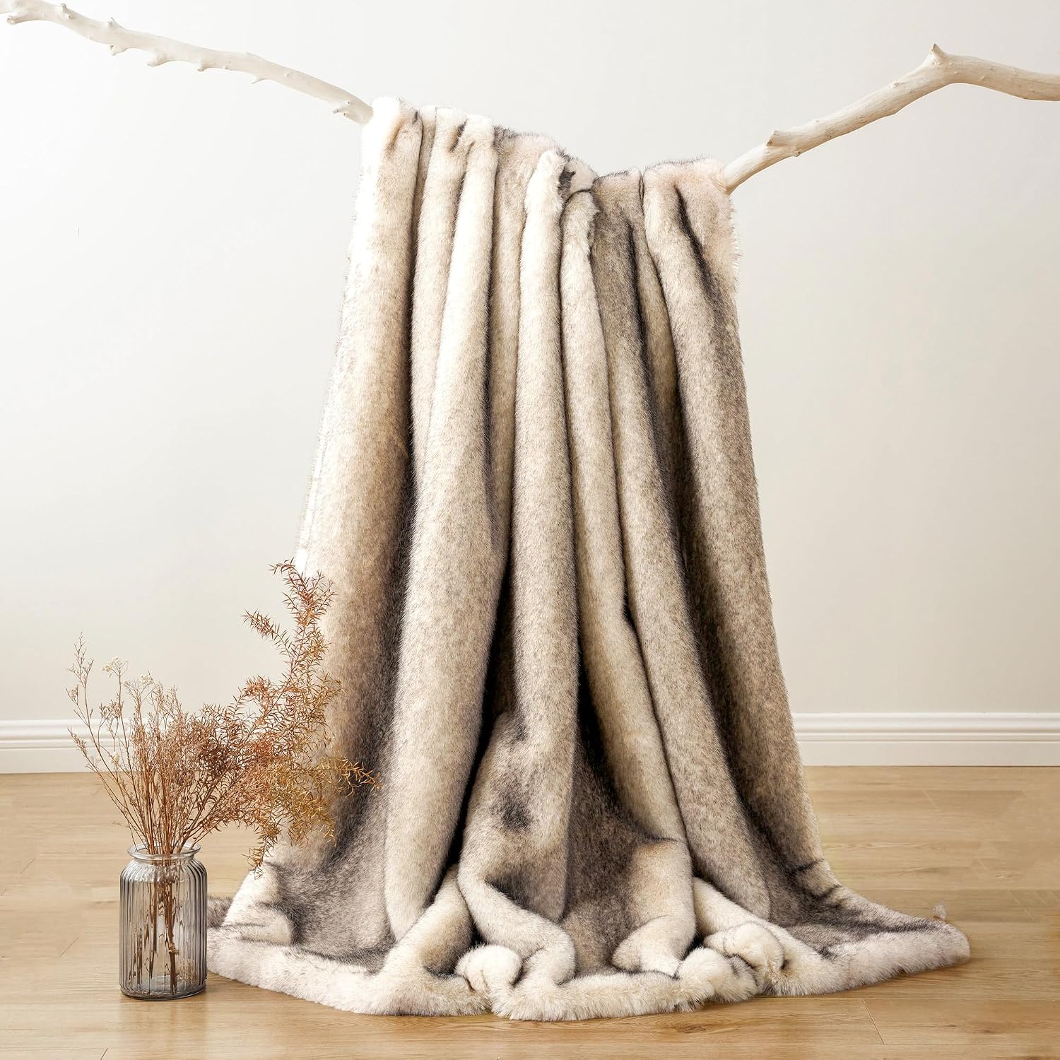 Thumbnail 4 de BATTILO HOME Cream Faux Fur Throw 150x200cm