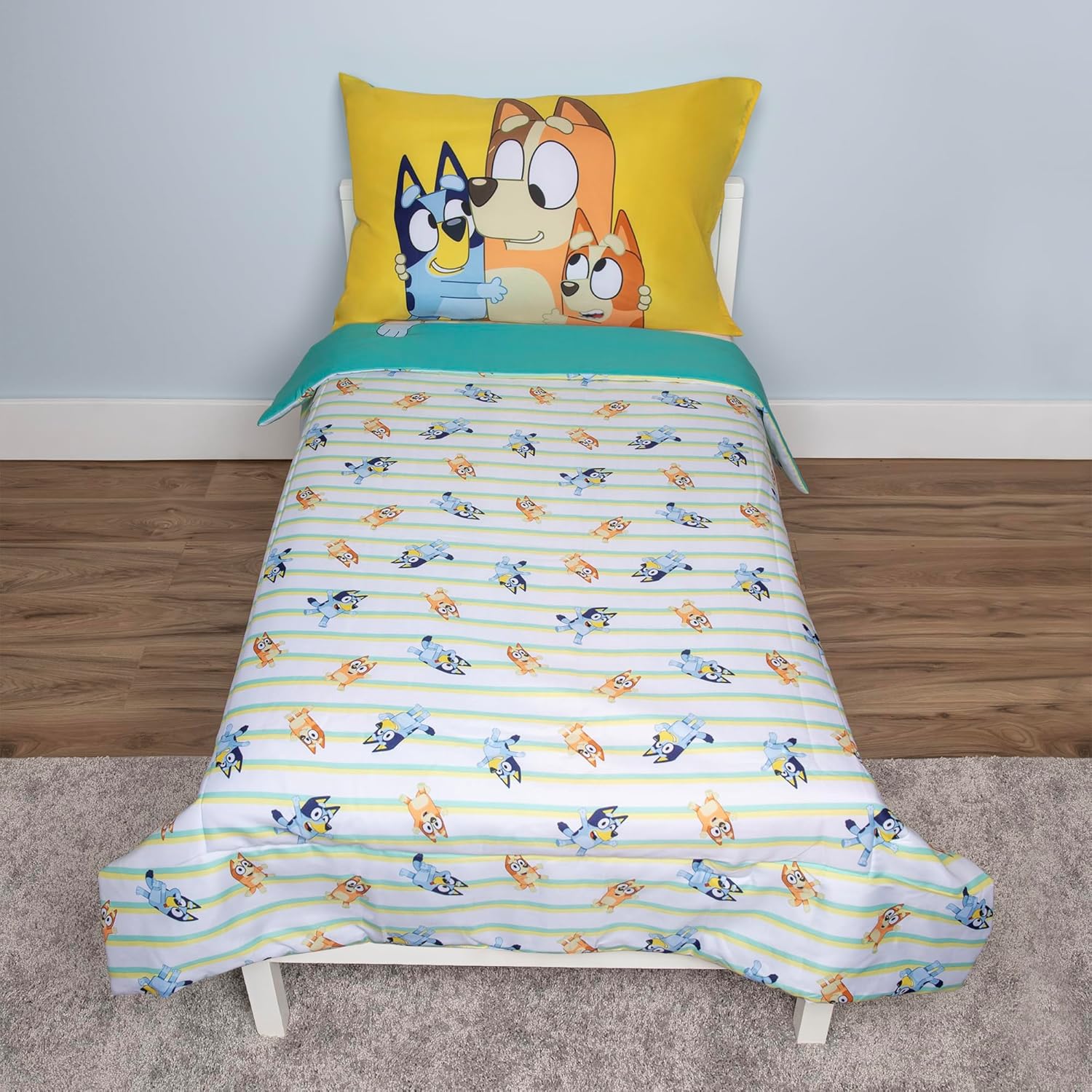 Thumbnail 1 de Bluey 4 Piece Toddler Bedding Set – Comforter, Sheet Set, Reversible Pillowcase