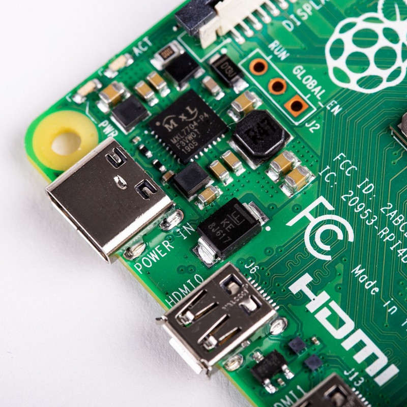 Detalle 2 de Raspberry Pi 4 Modelo B 2GB: una miniatura con gran potencial para proyectos de escritorio y multimedia