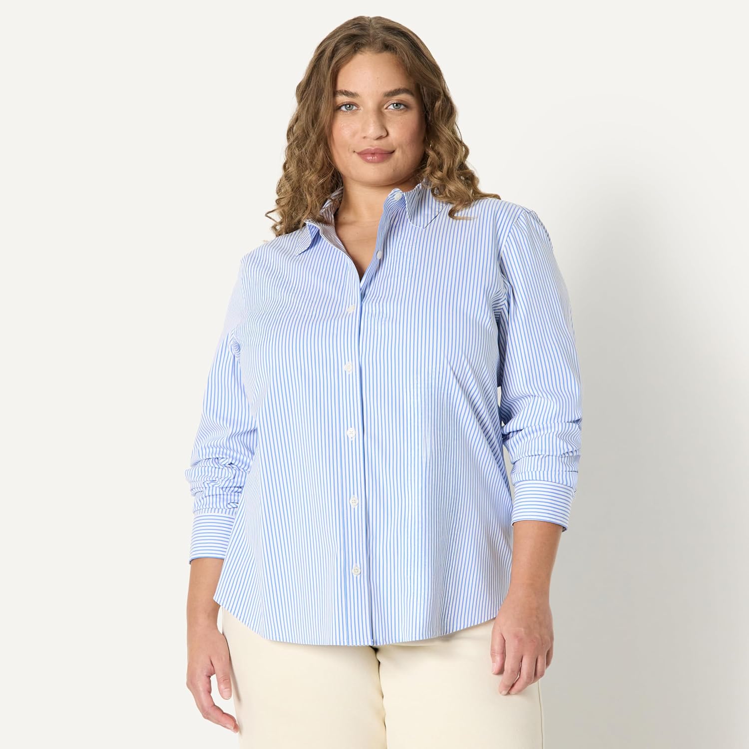 Thumbnail 5 de Amazon Essentials Women’s Regular-Fit Stretch Poplin Button-Up Dress Shirt