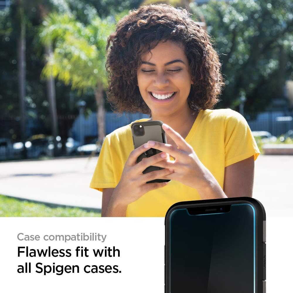 Detalle de Spigen Glas.tR EZ Fit in vetro temperato per iPhone 11 Pro Max e iPhone XS Max (2 pezzi) con durezza 9H