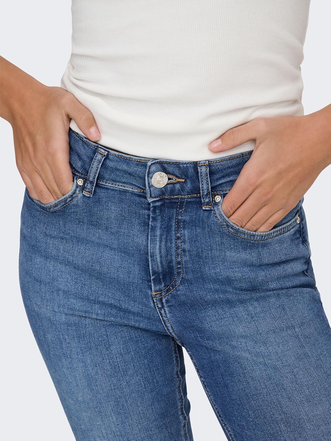 Thumbnail 2 de ONLY Female Flared Fit Jeans „ONLBLUSH“ – Midwaist mit ausgestelltem Bein, 5-Pocket & Reißverschluss