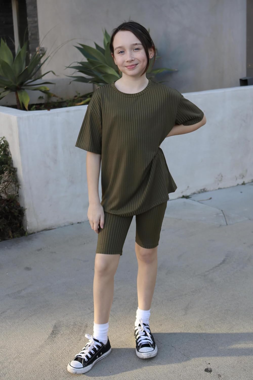 Detalle de Ensemble fille 2 pièces Arshiner été 5–13 ans : T-shirt col rond et short cycliste