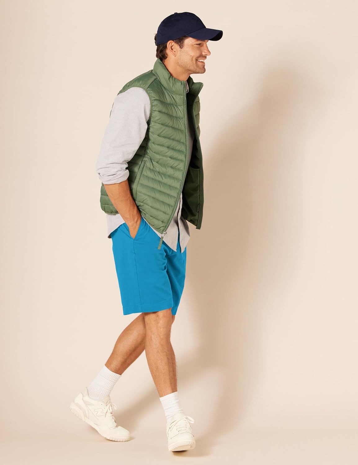 Thumbnail 2 de Amazon Essentials Men’s Classic Fit 9" Pocketed Chino Shorts (23cm)