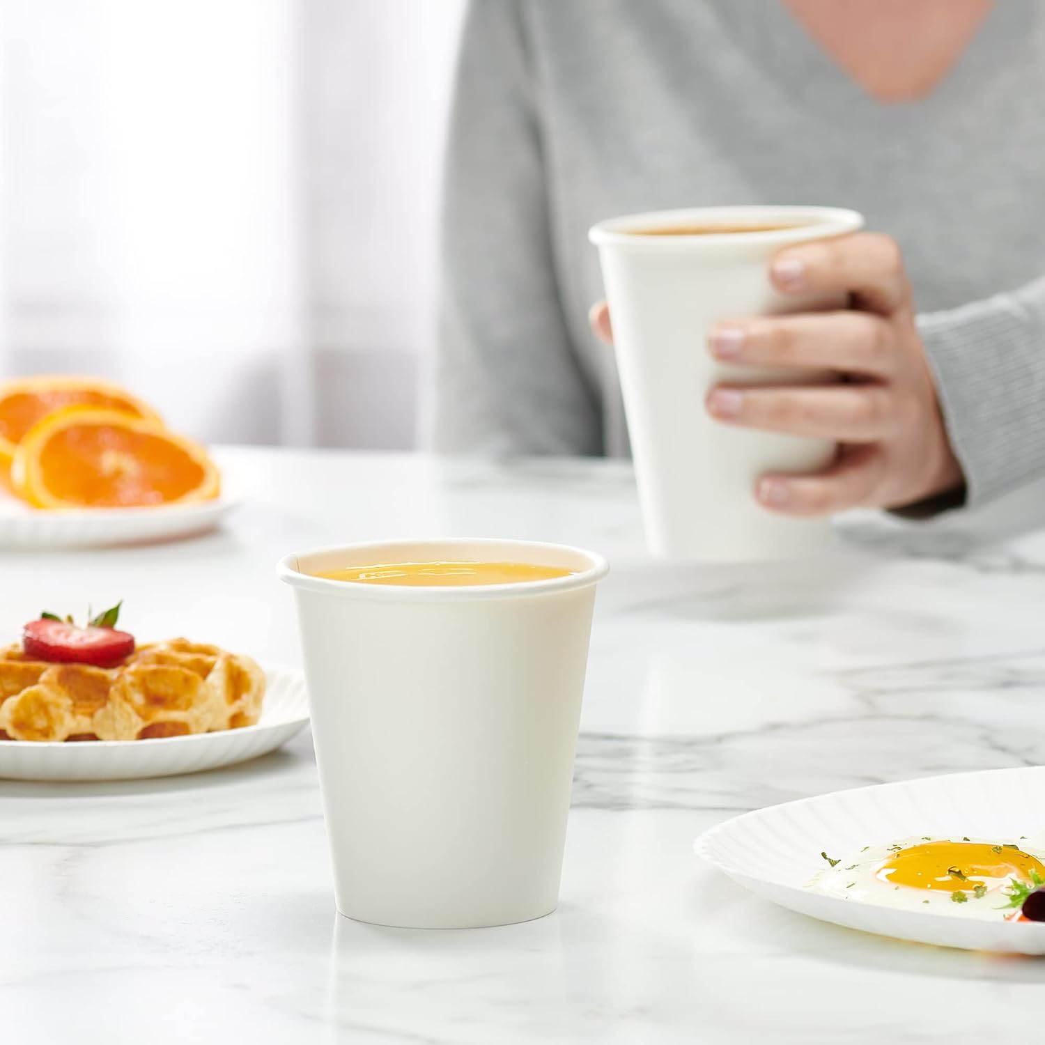 Detalle 2 de Gusto 12 oz Disposable White Cups 🫖